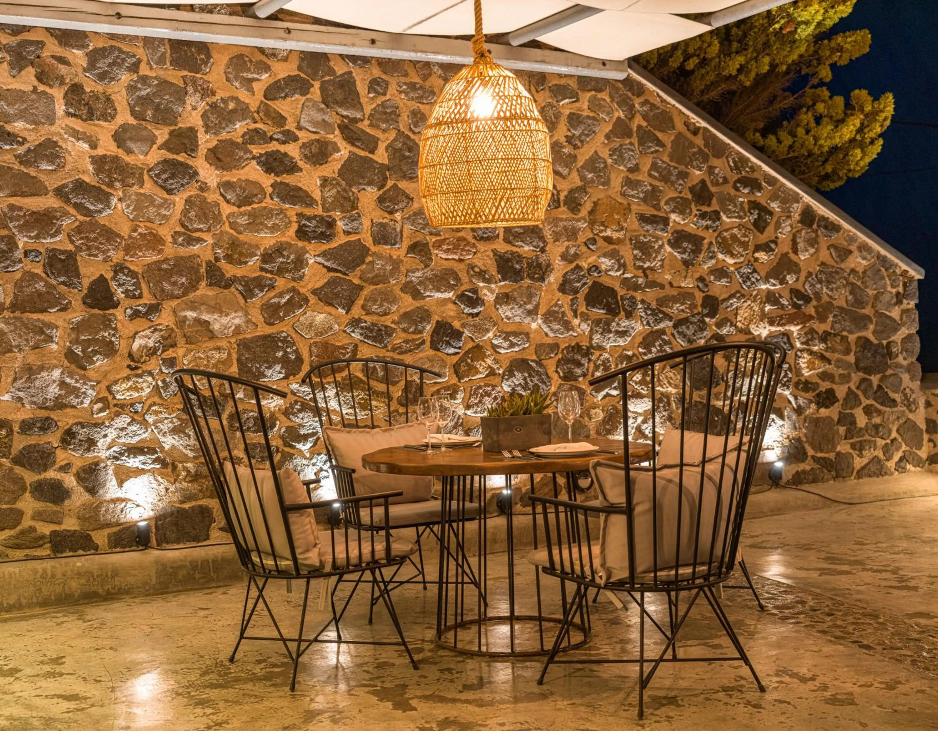 Restaurant/places to eat in Amber Light Villas