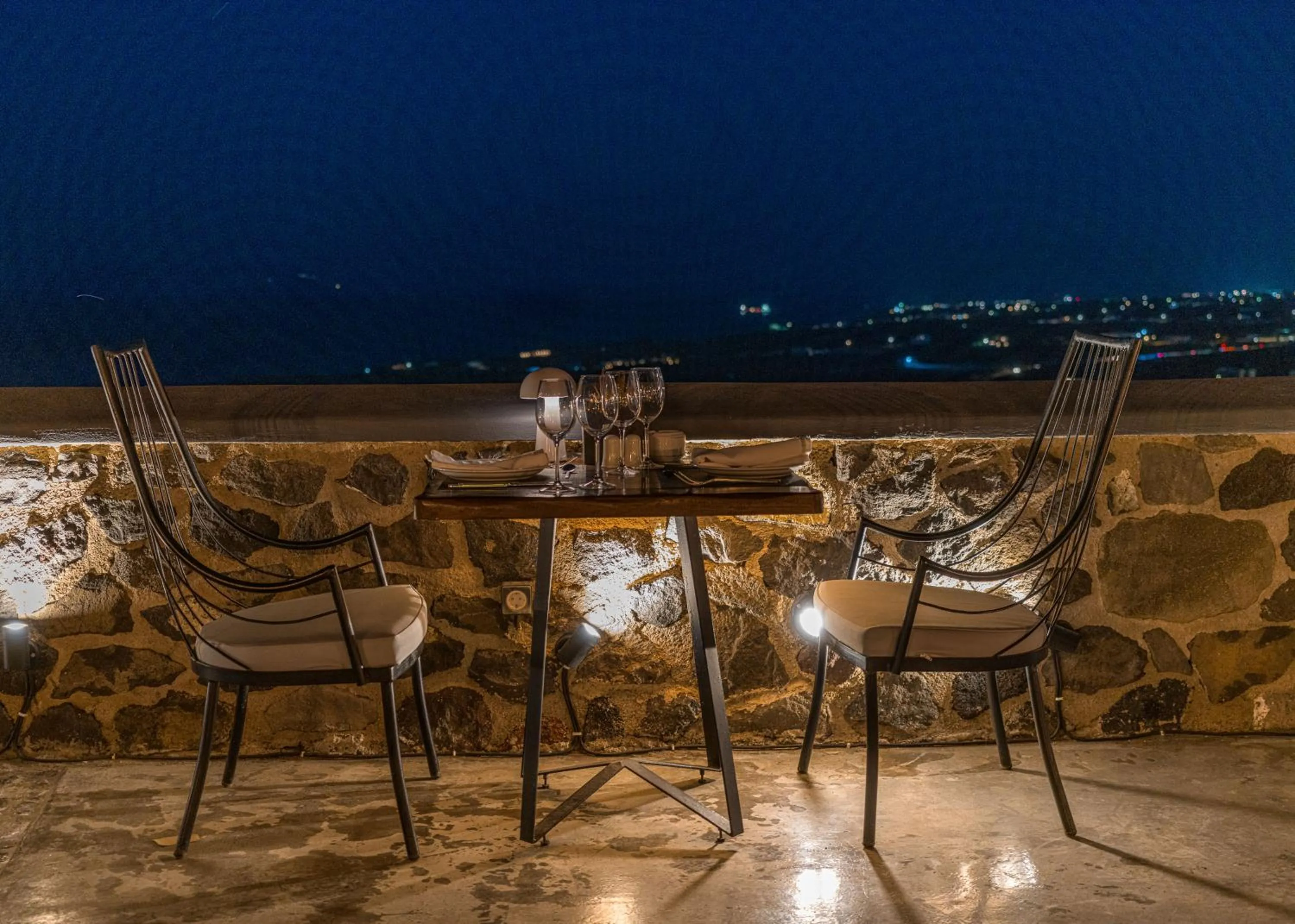 Restaurant/places to eat in Amber Light Villas