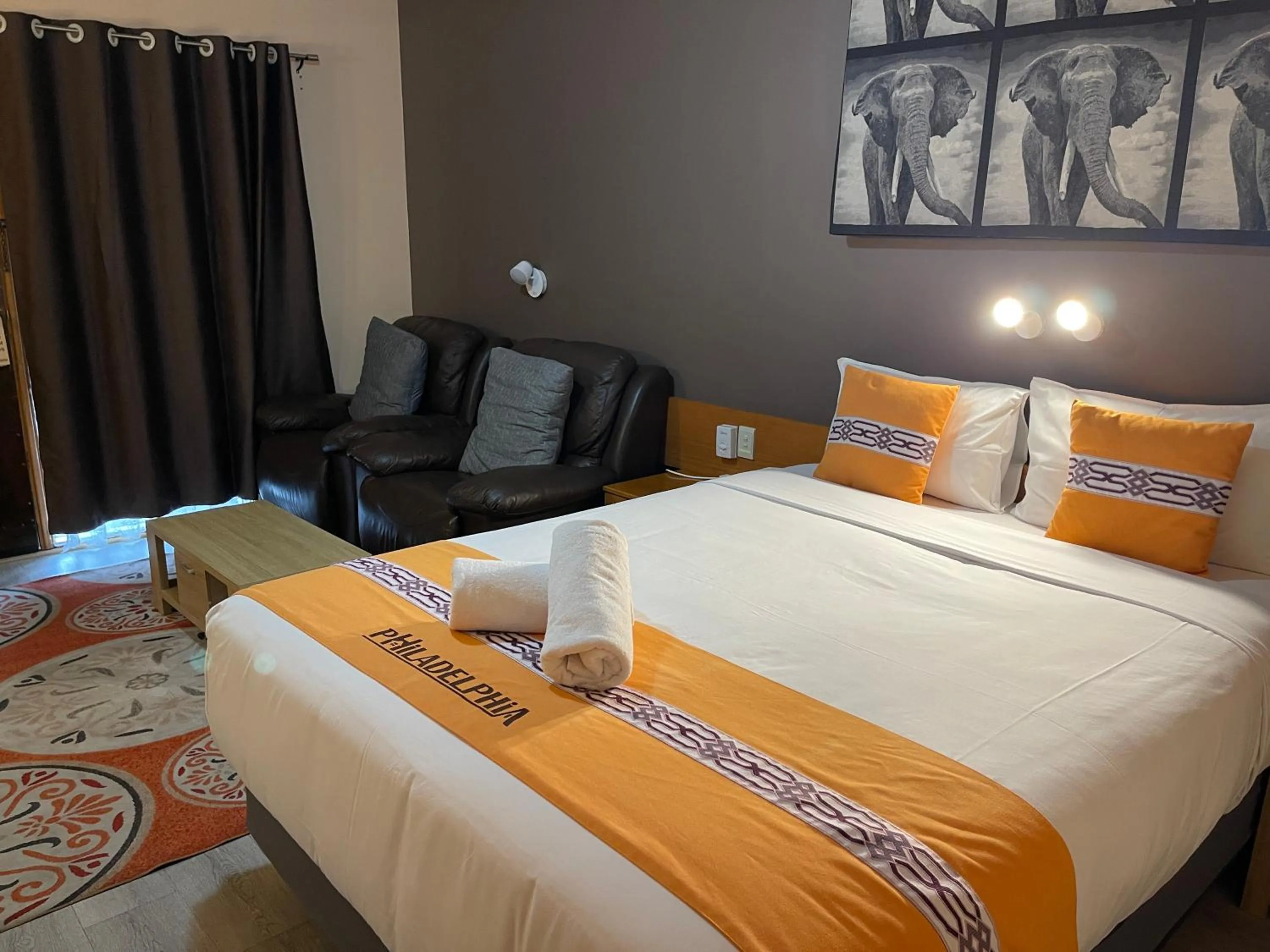 Photo of the whole room, Bed in Philadelphia Motor Inn