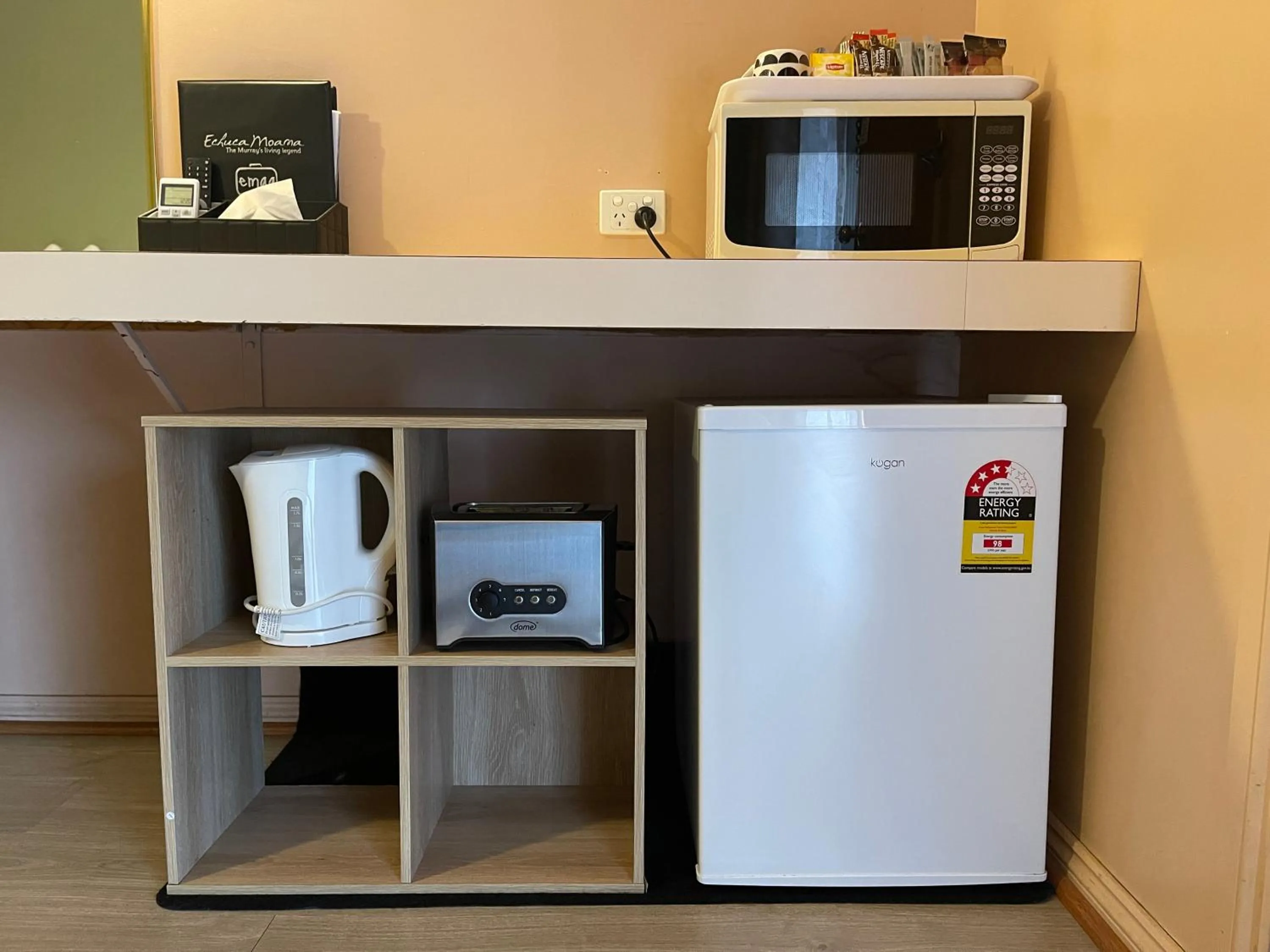 Coffee/tea facilities in Philadelphia Motor Inn