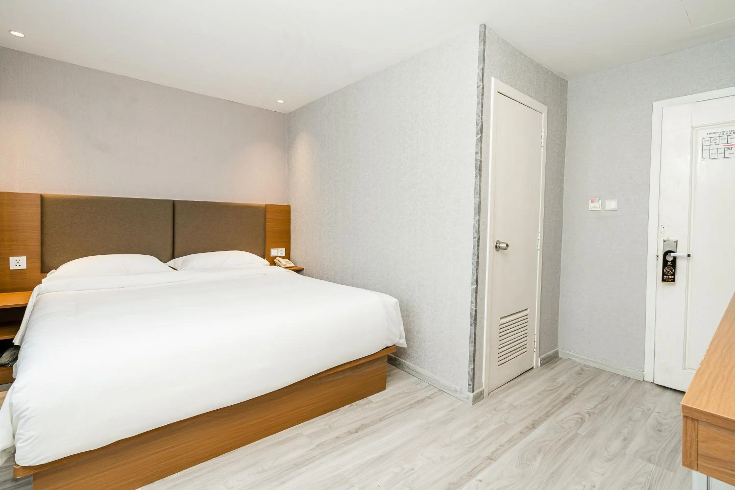 Bed in Aurea Delight Hotel