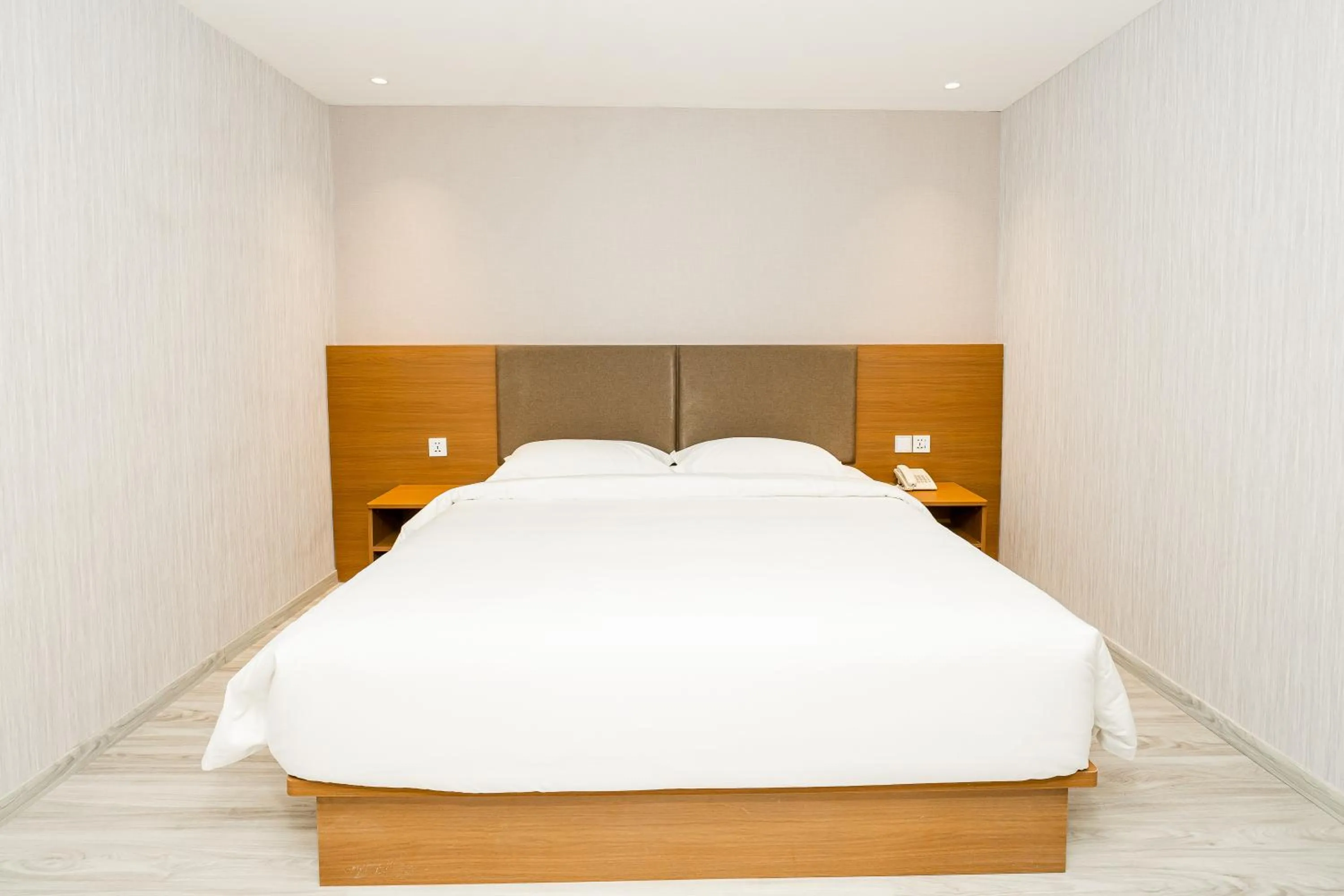 Bed in Aurea Delight Hotel