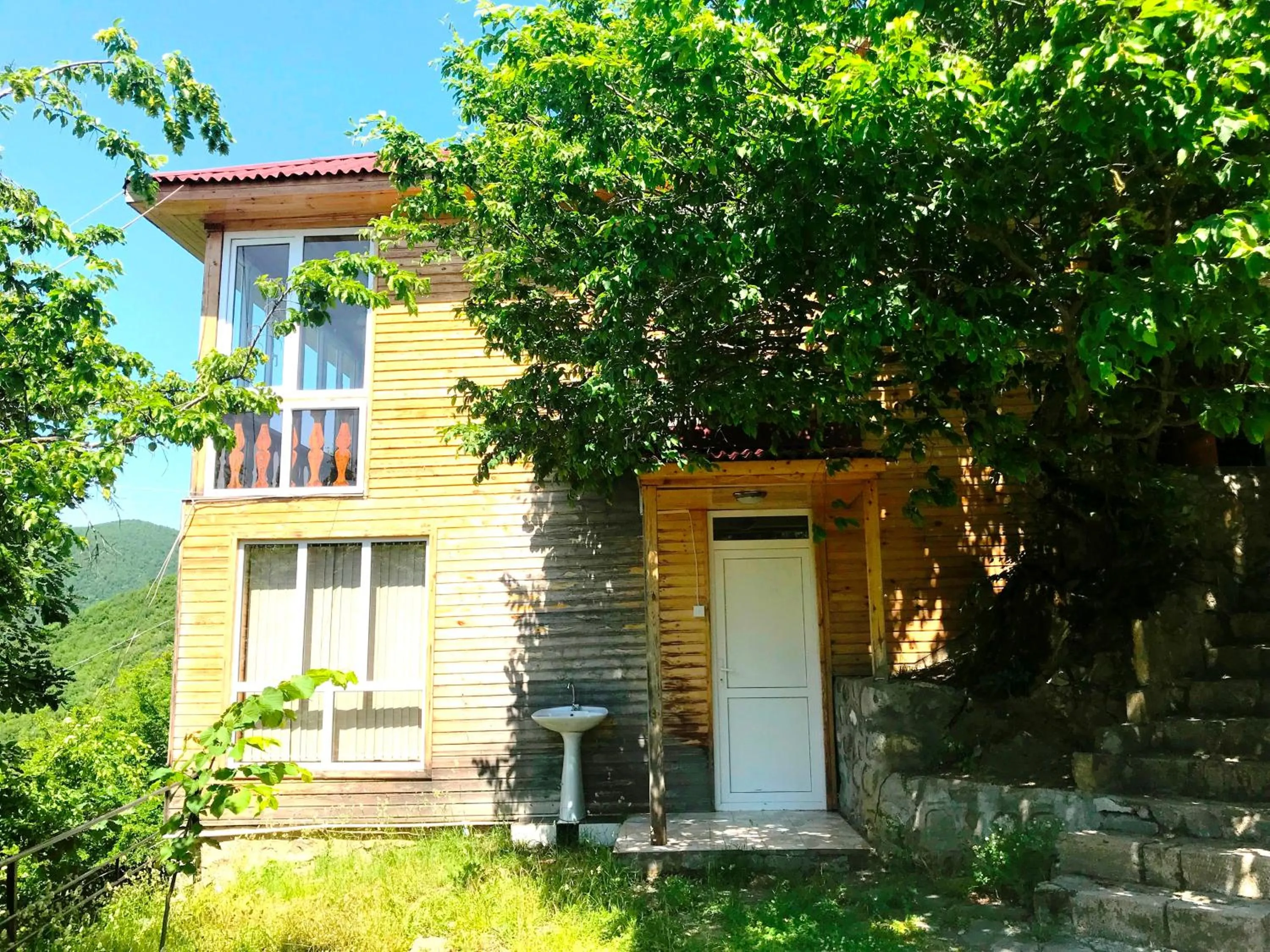 Facade/entrance in Kungut Hotel & Restaurant