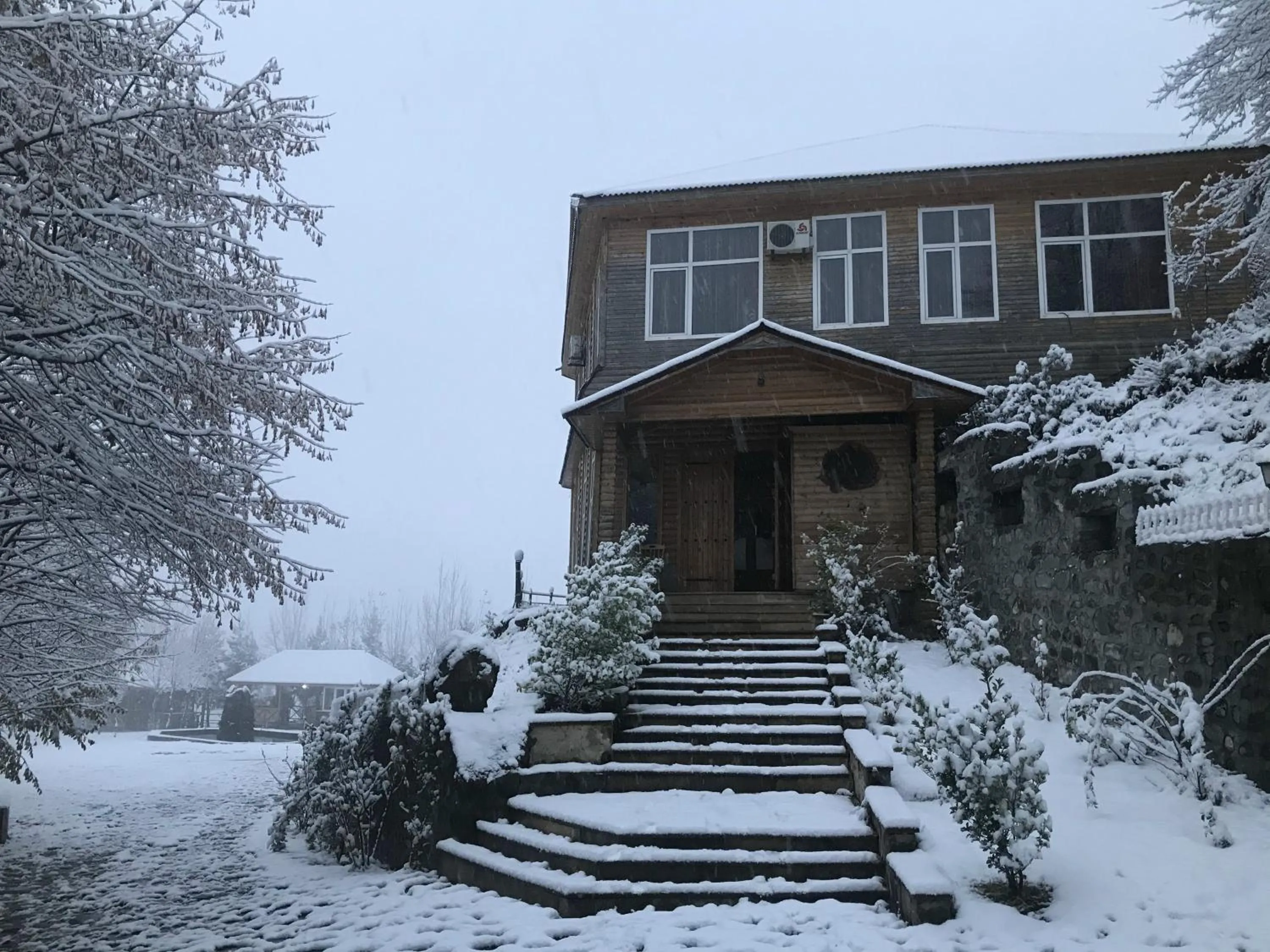 Facade/entrance in Kungut Hotel & Restaurant