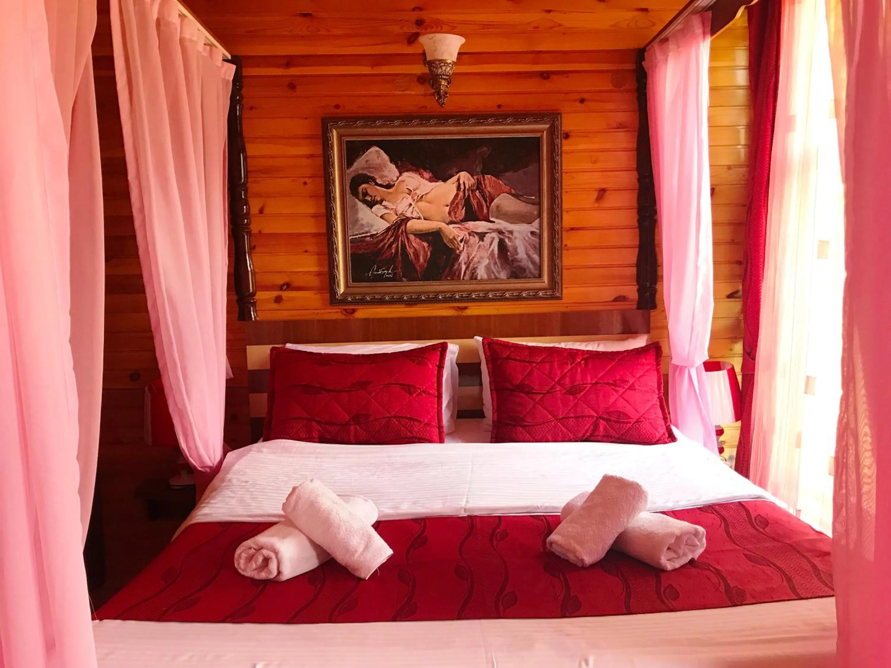 Bed in Kungut Hotel & Restaurant