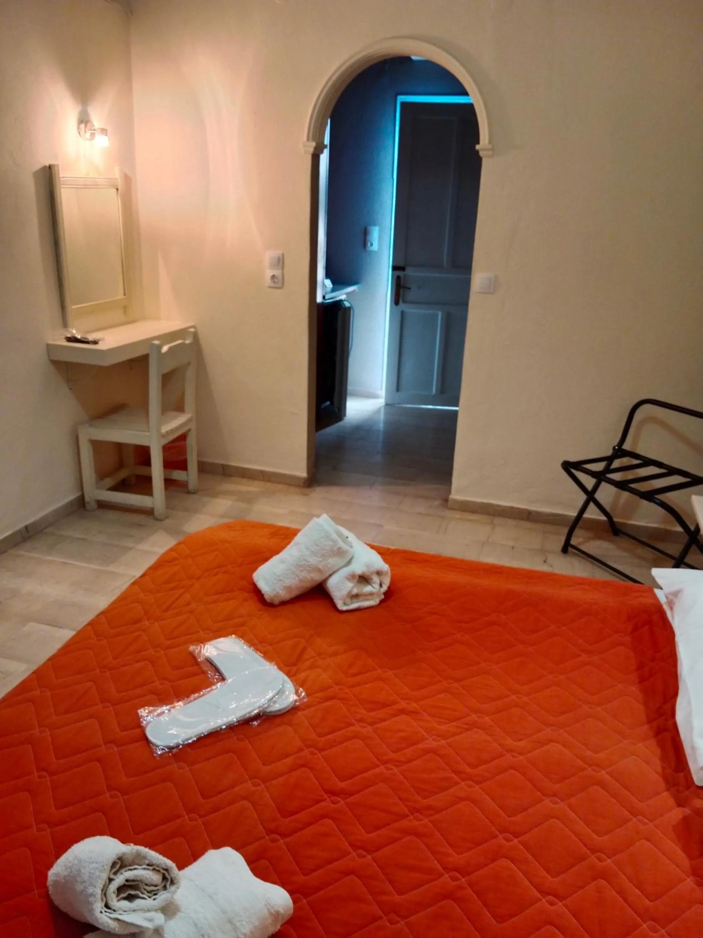 Photo of the whole room, Bed in Aristides Studios