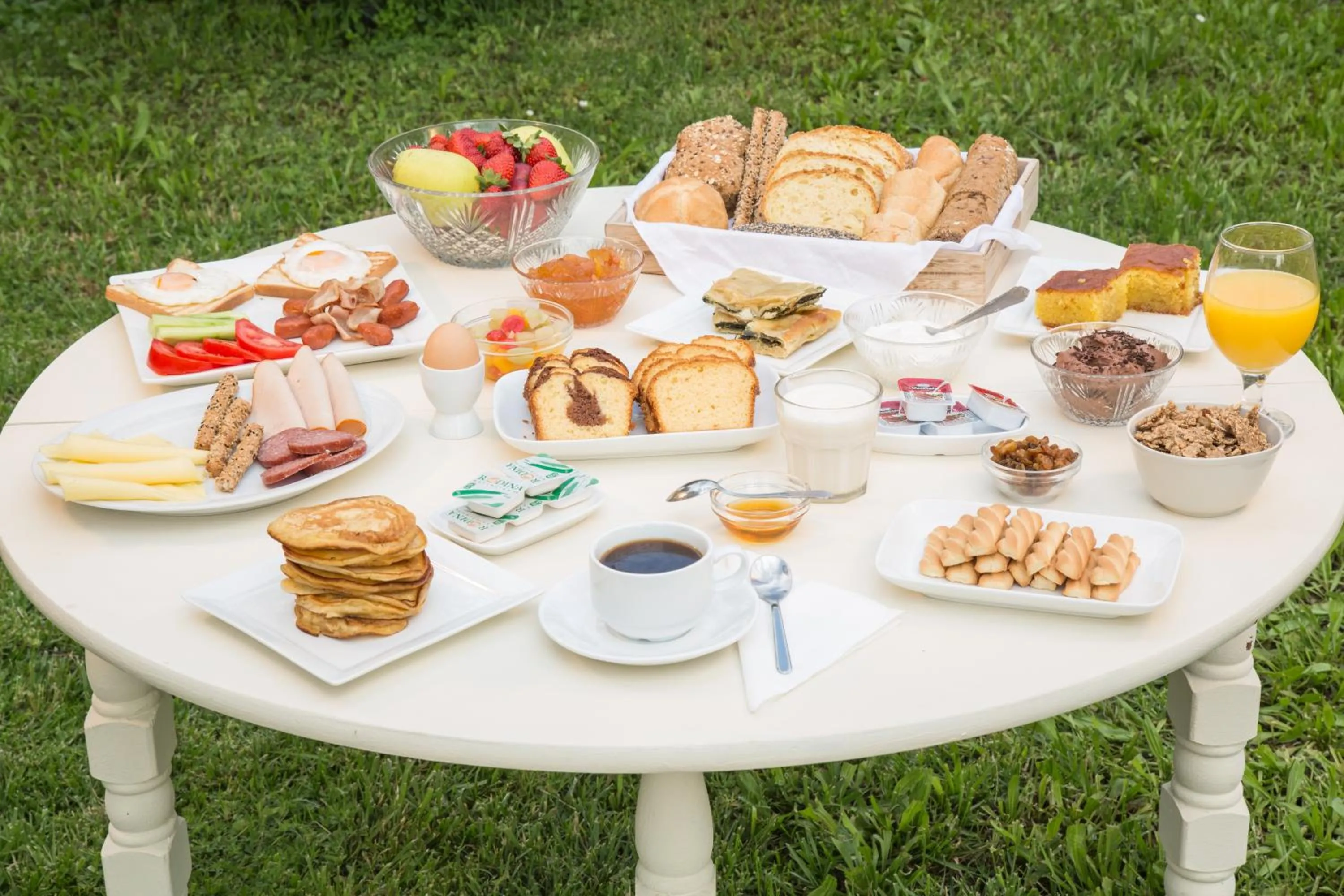 Breakfast in Aristides Studios
