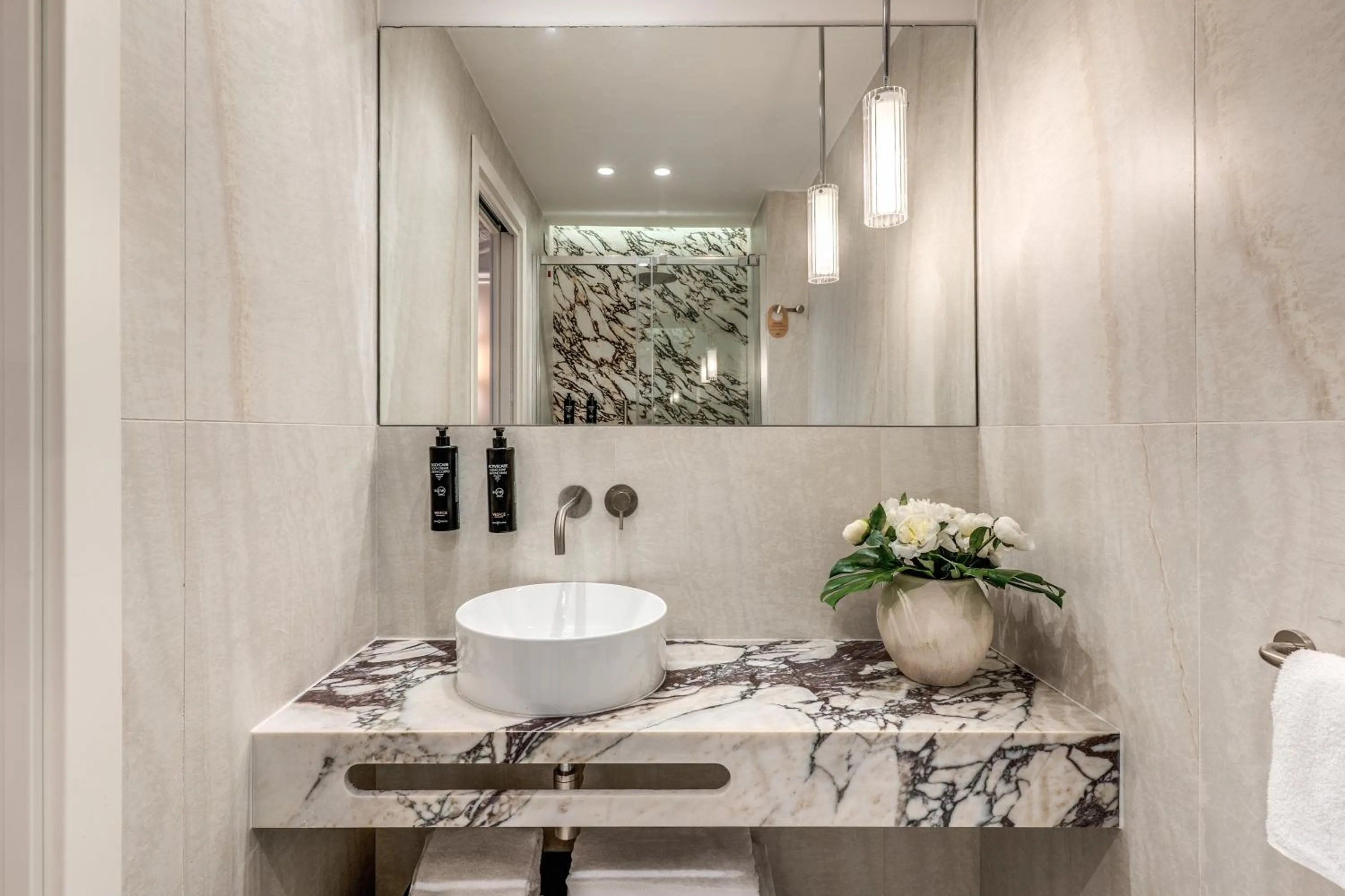 Bathroom in Hotel Fori Imperiali