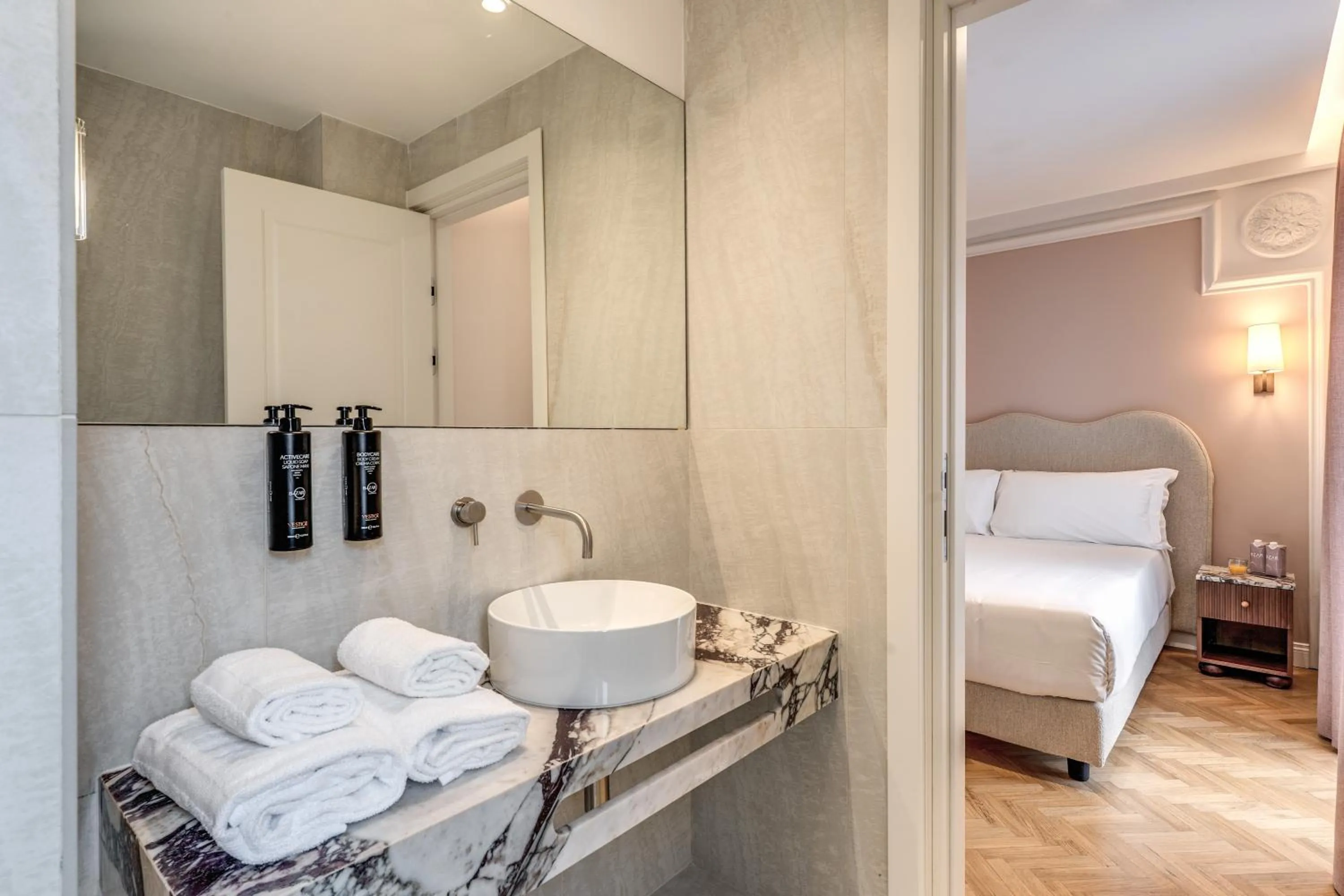 Bathroom, Bed in Hotel Fori Imperiali