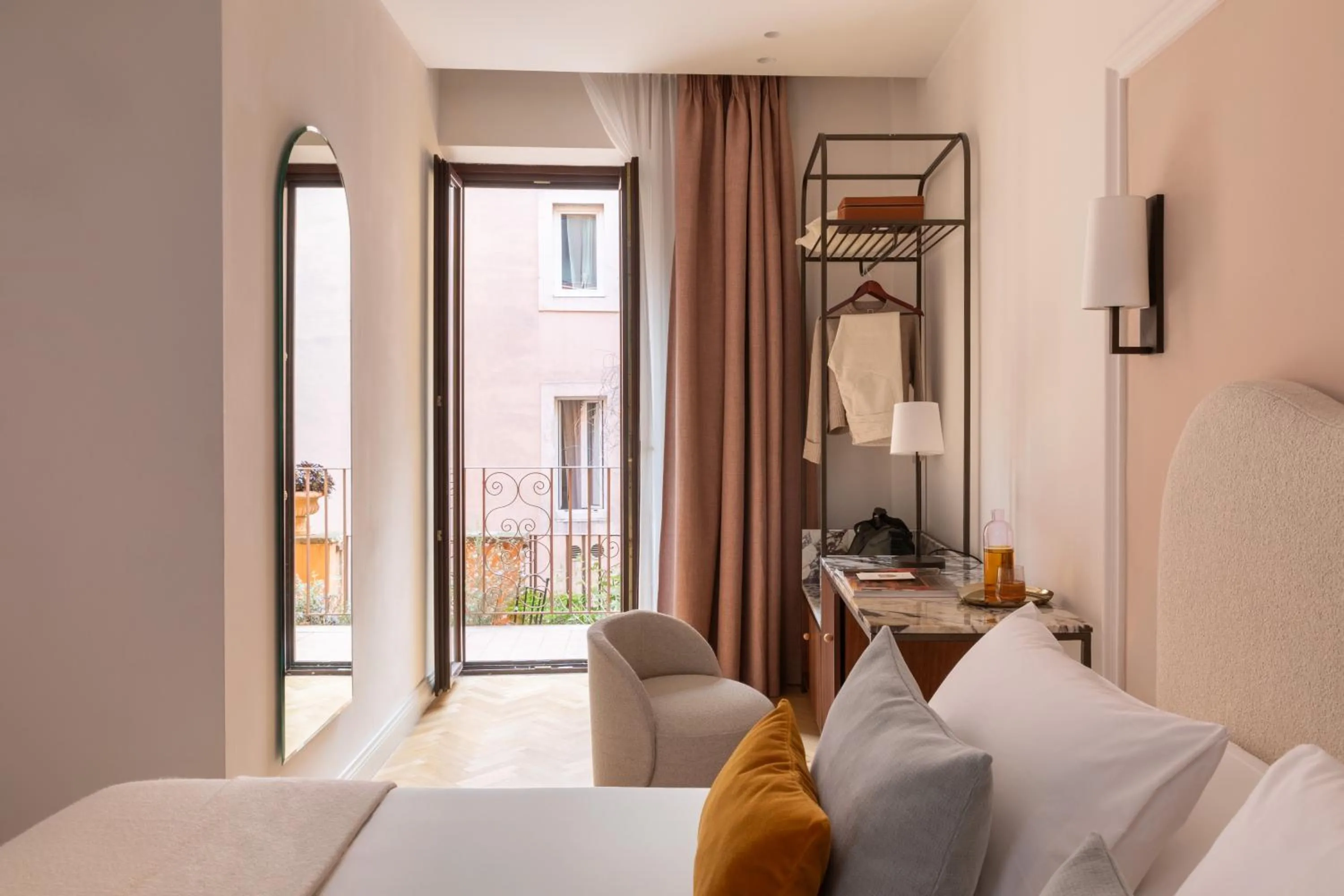 Balcony/Terrace, Bed in Hotel Fori Imperiali