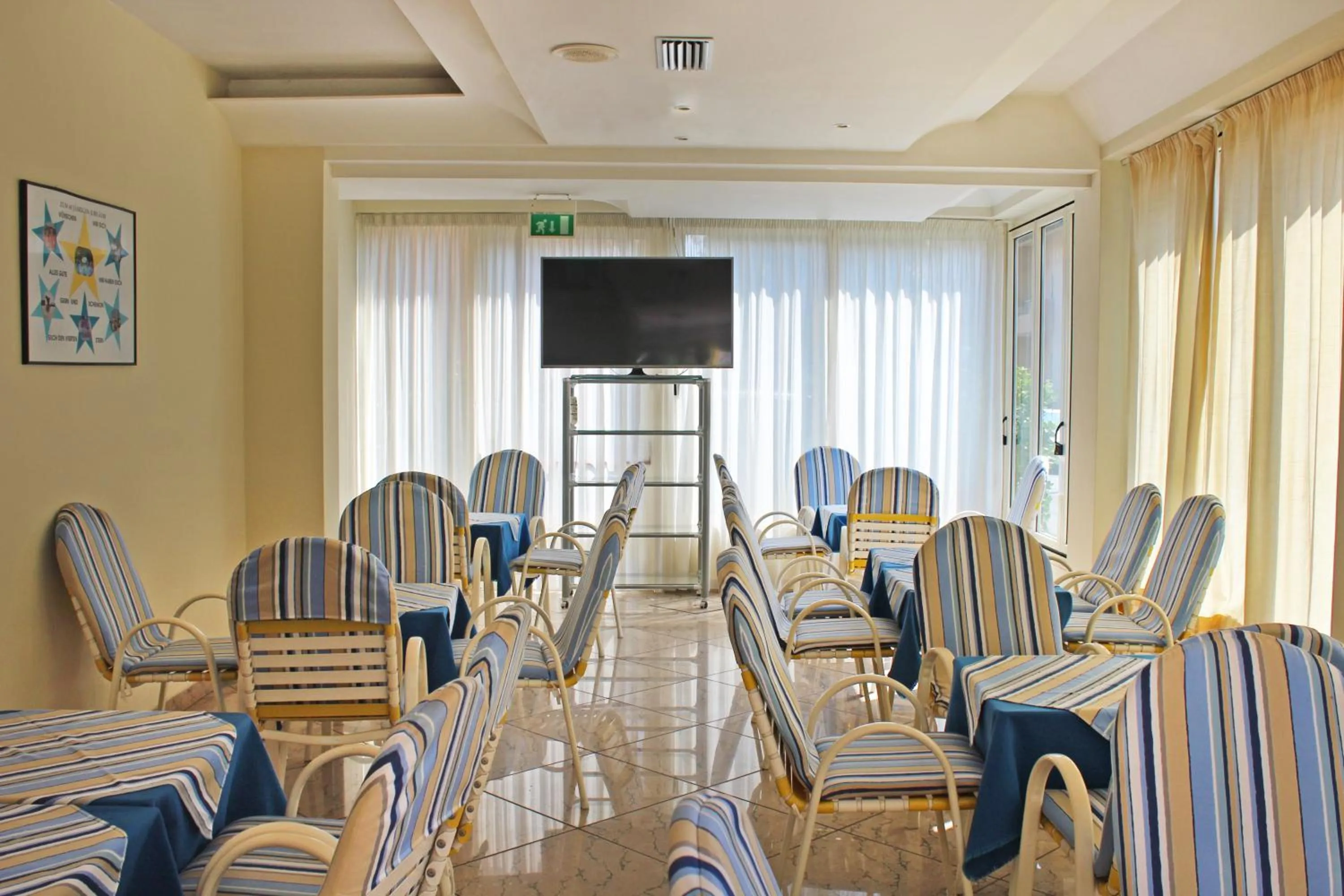Communal lounge/ TV room in Hotel Royal