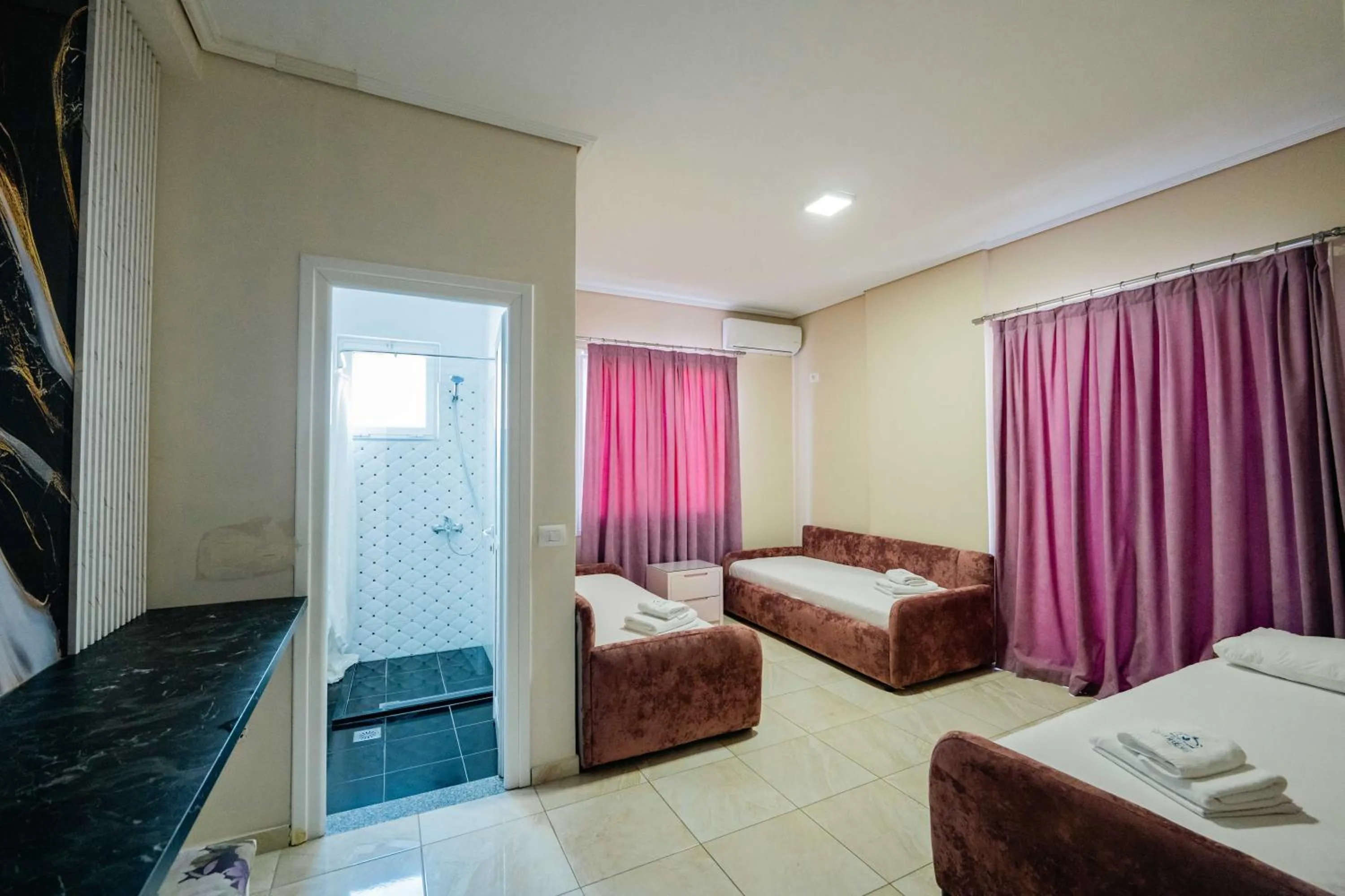 Living room, Bed in Vila e Bardhe Butique Hotel