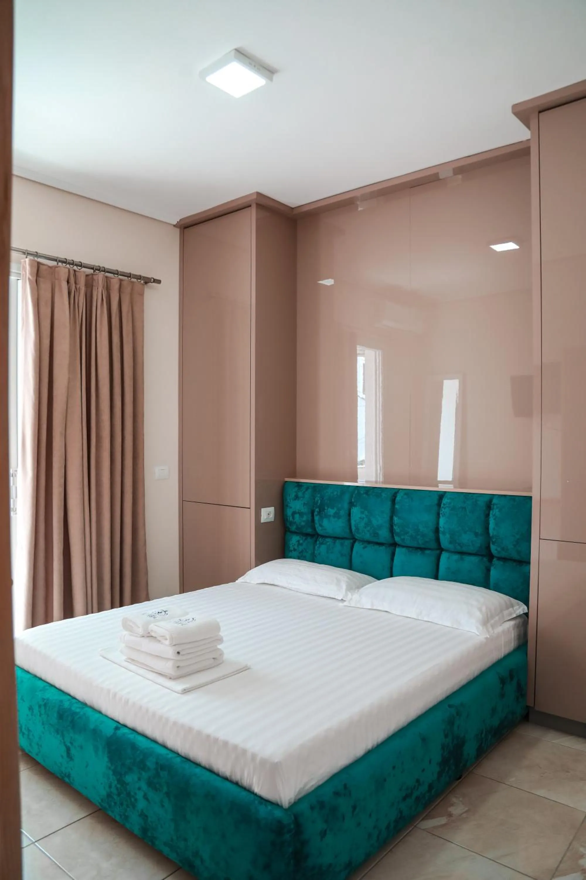 Bed in Vila e Bardhe Butique Hotel