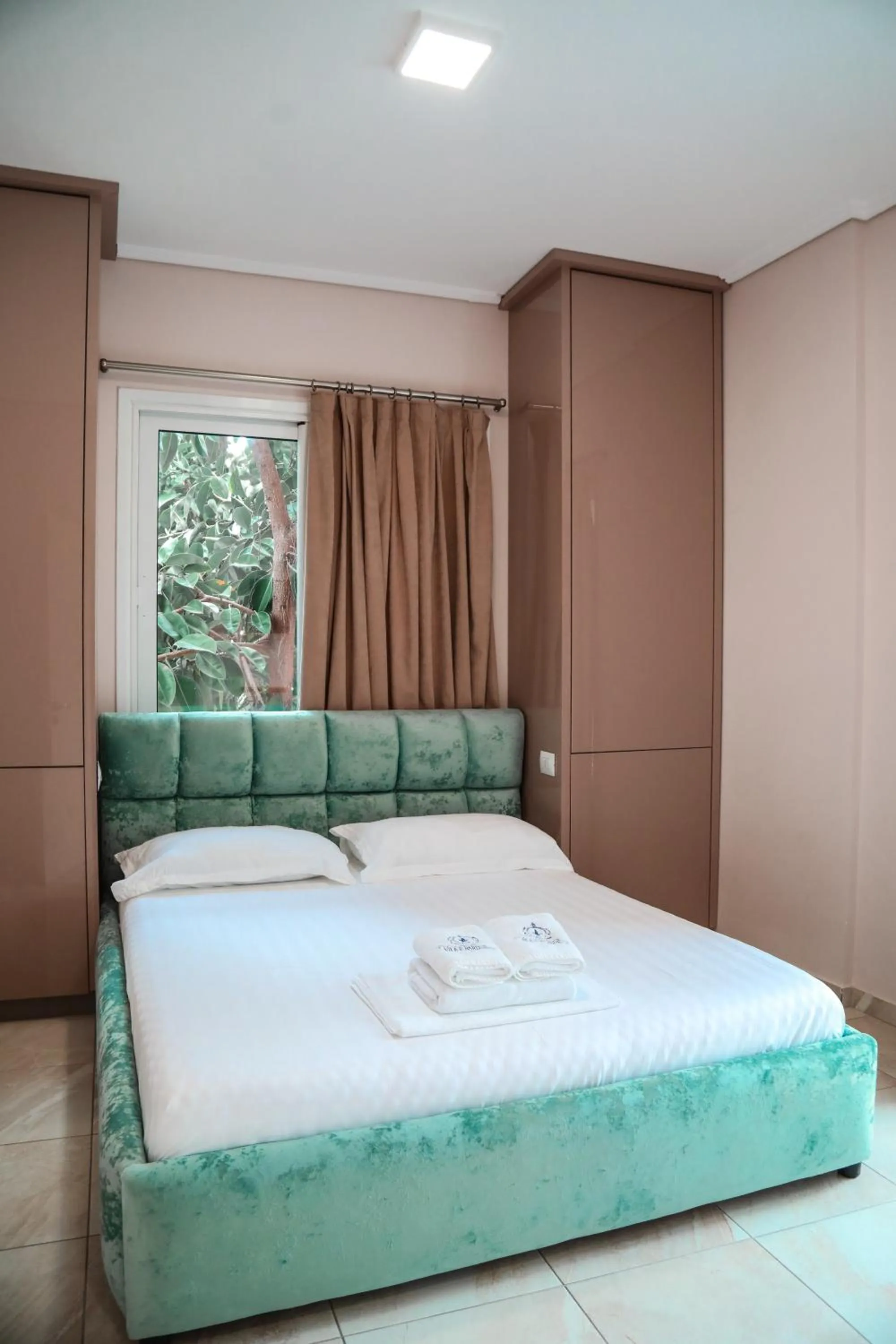 Bed in Vila e Bardhe Butique Hotel