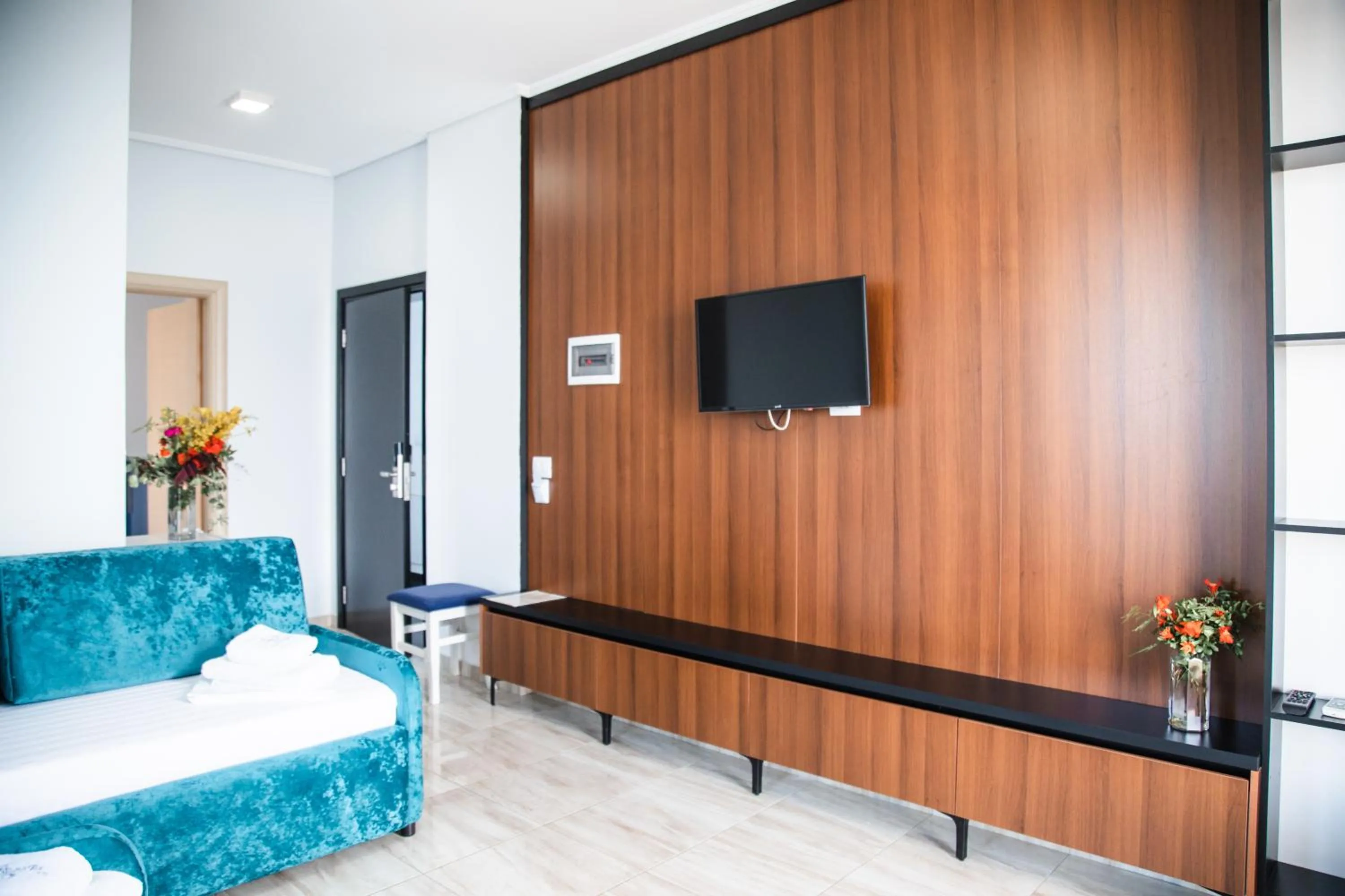 Communal lounge/ TV room in Vila e Bardhe Butique Hotel