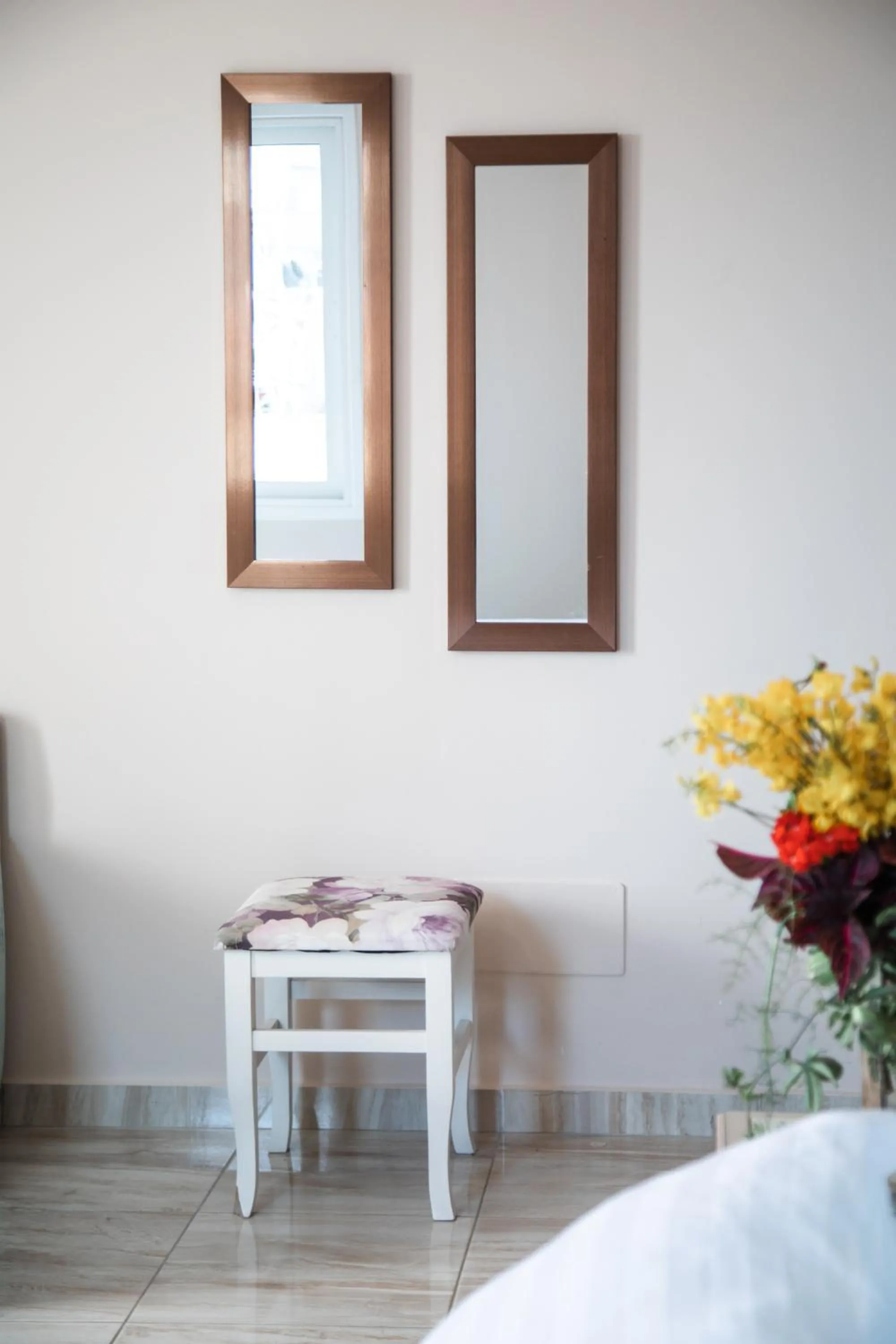 Photo of the whole room in Vila e Bardhe Butique Hotel