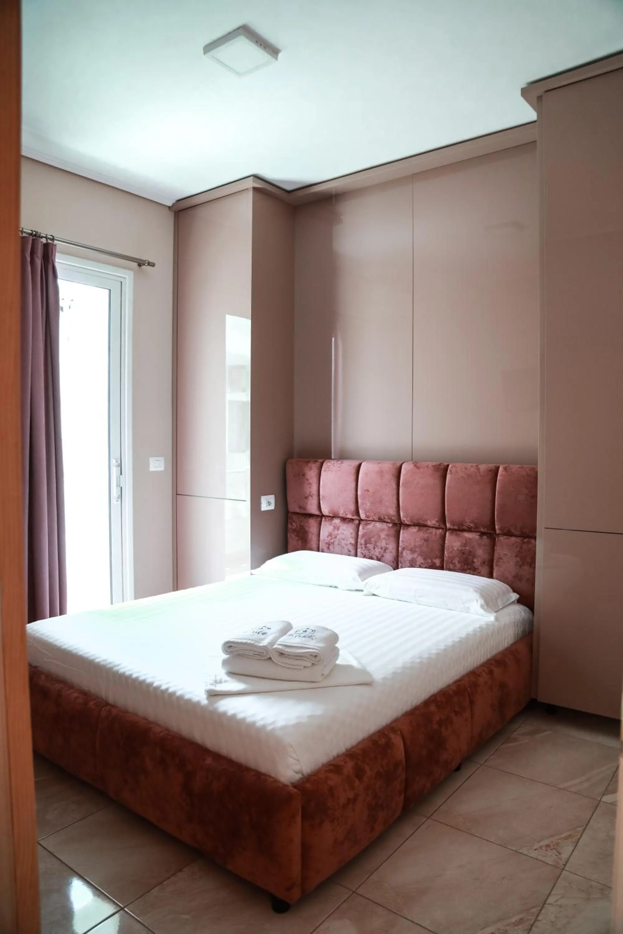 Bed in Vila e Bardhe Butique Hotel