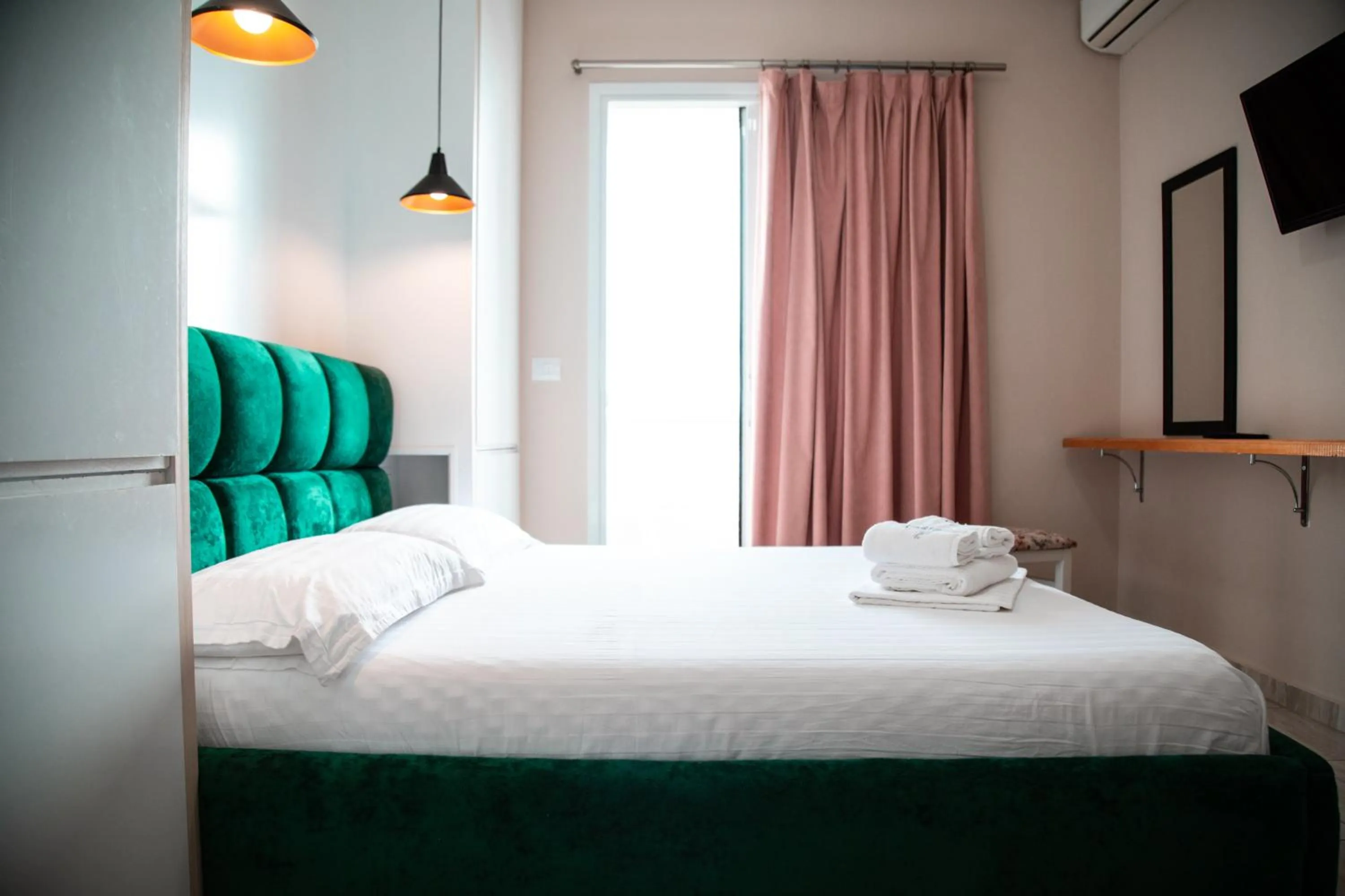 Bed in Vila e Bardhe Butique Hotel