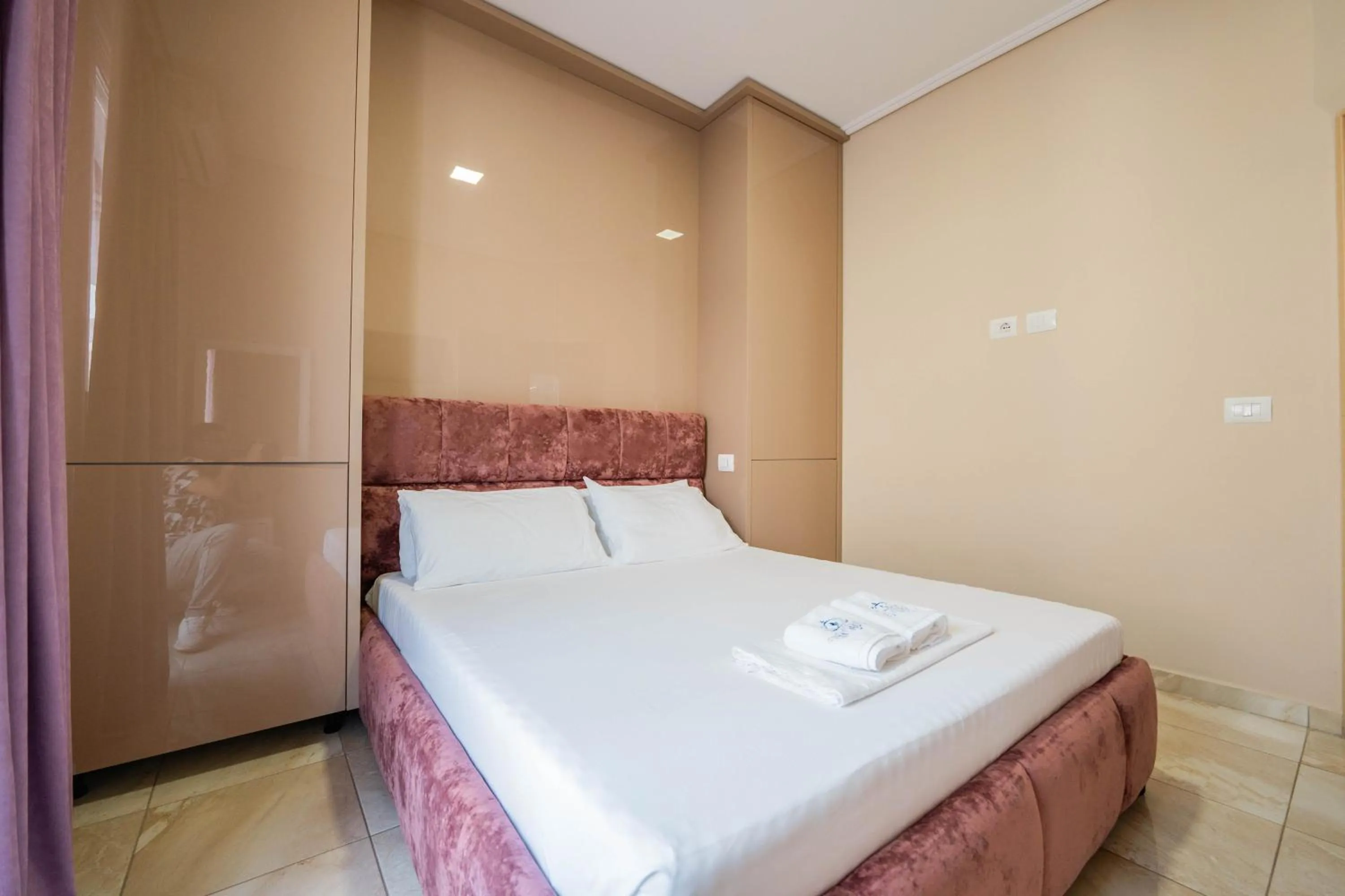 Bed in Vila e Bardhe Butique Hotel