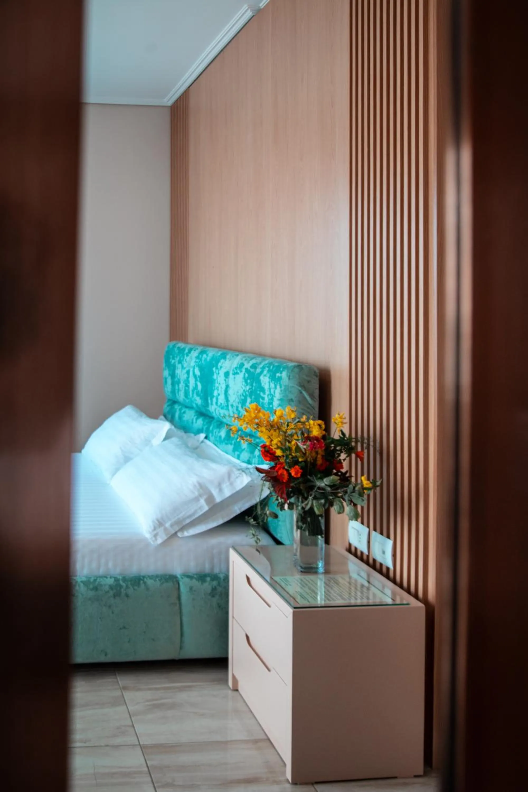 Kitchen or kitchenette, Bed in Vila e Bardhe Butique Hotel