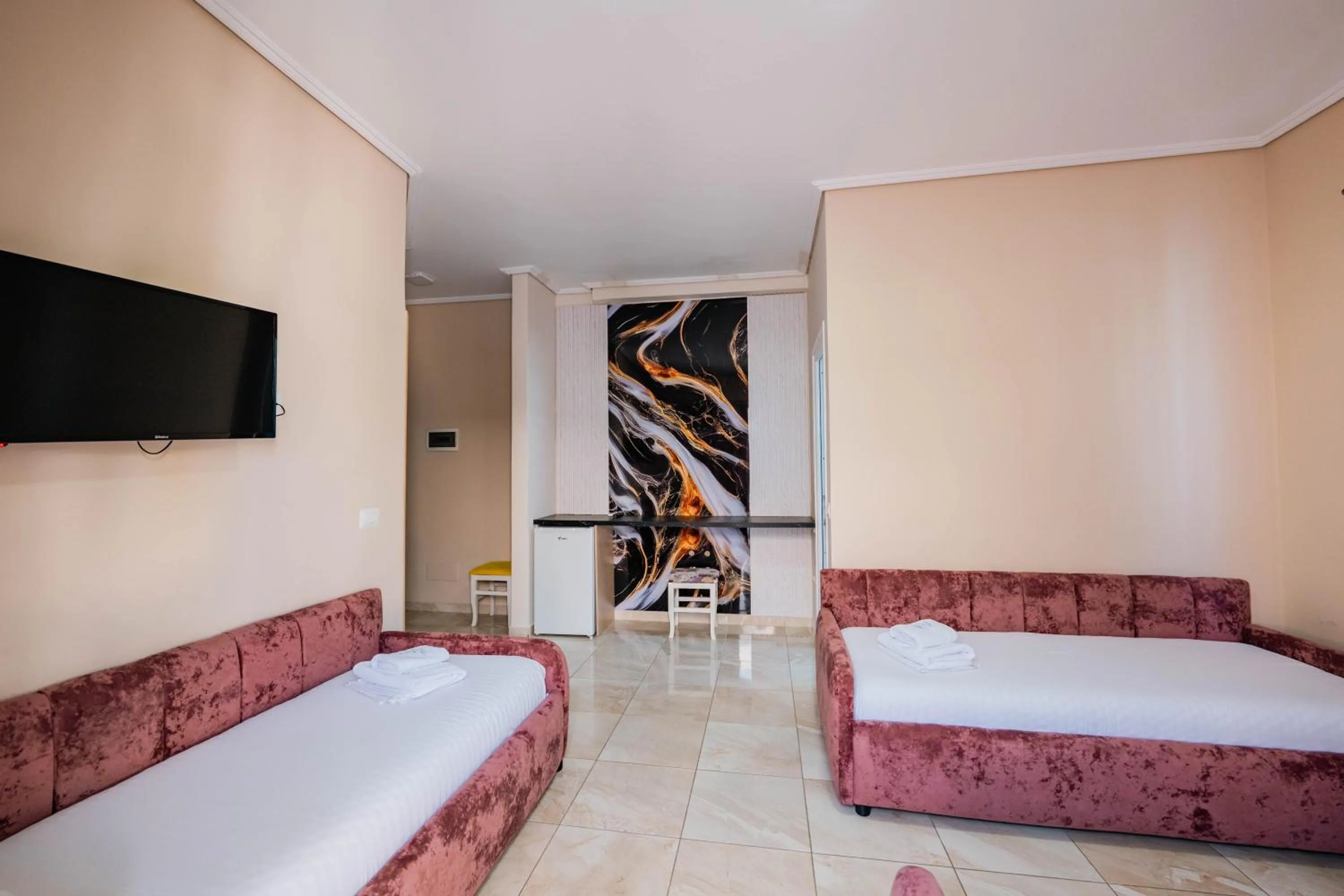 Living room, Bed in Vila e Bardhe Butique Hotel