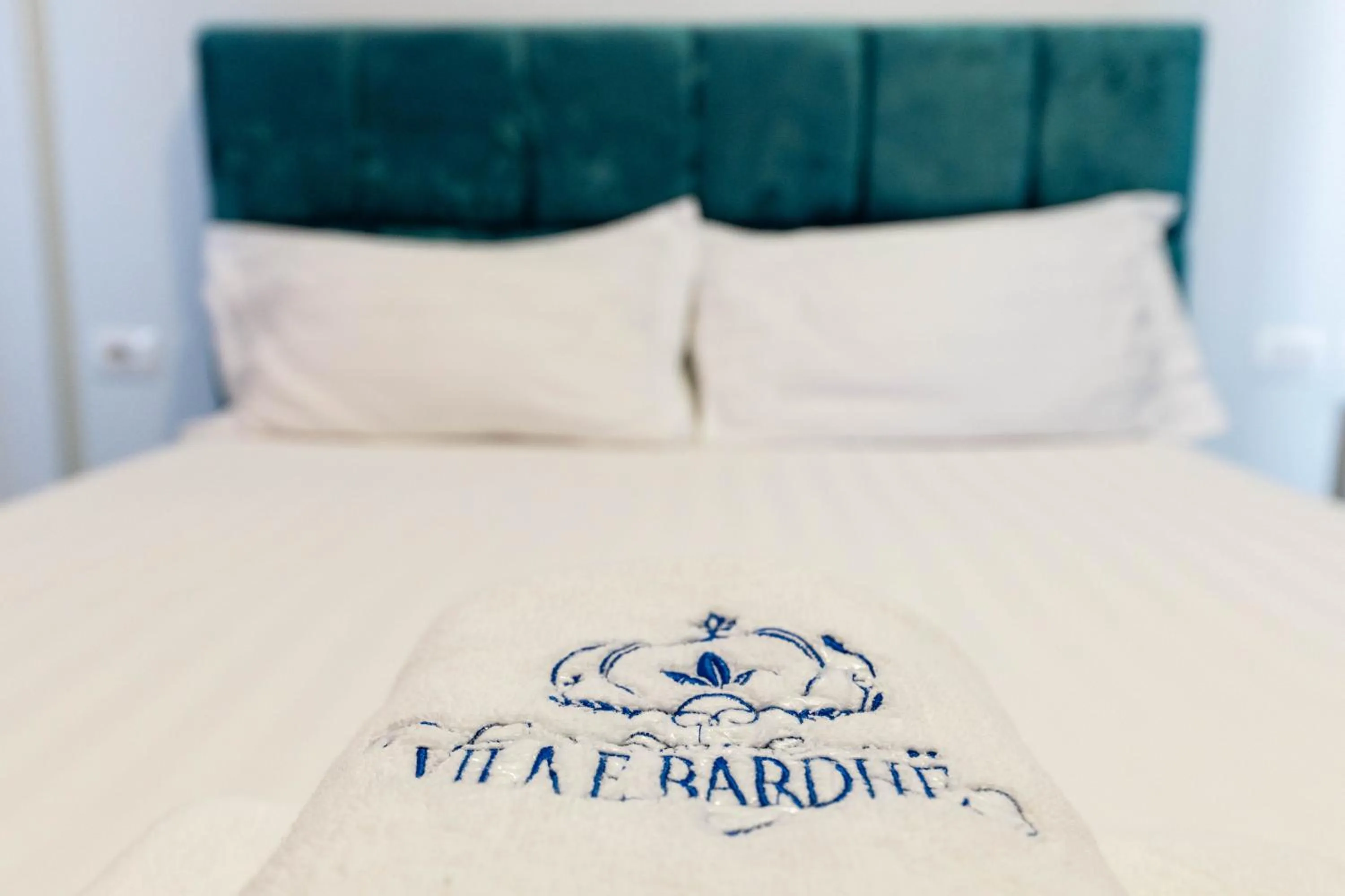 Logo/Certificate/Sign, Bed in Vila e Bardhe Butique Hotel