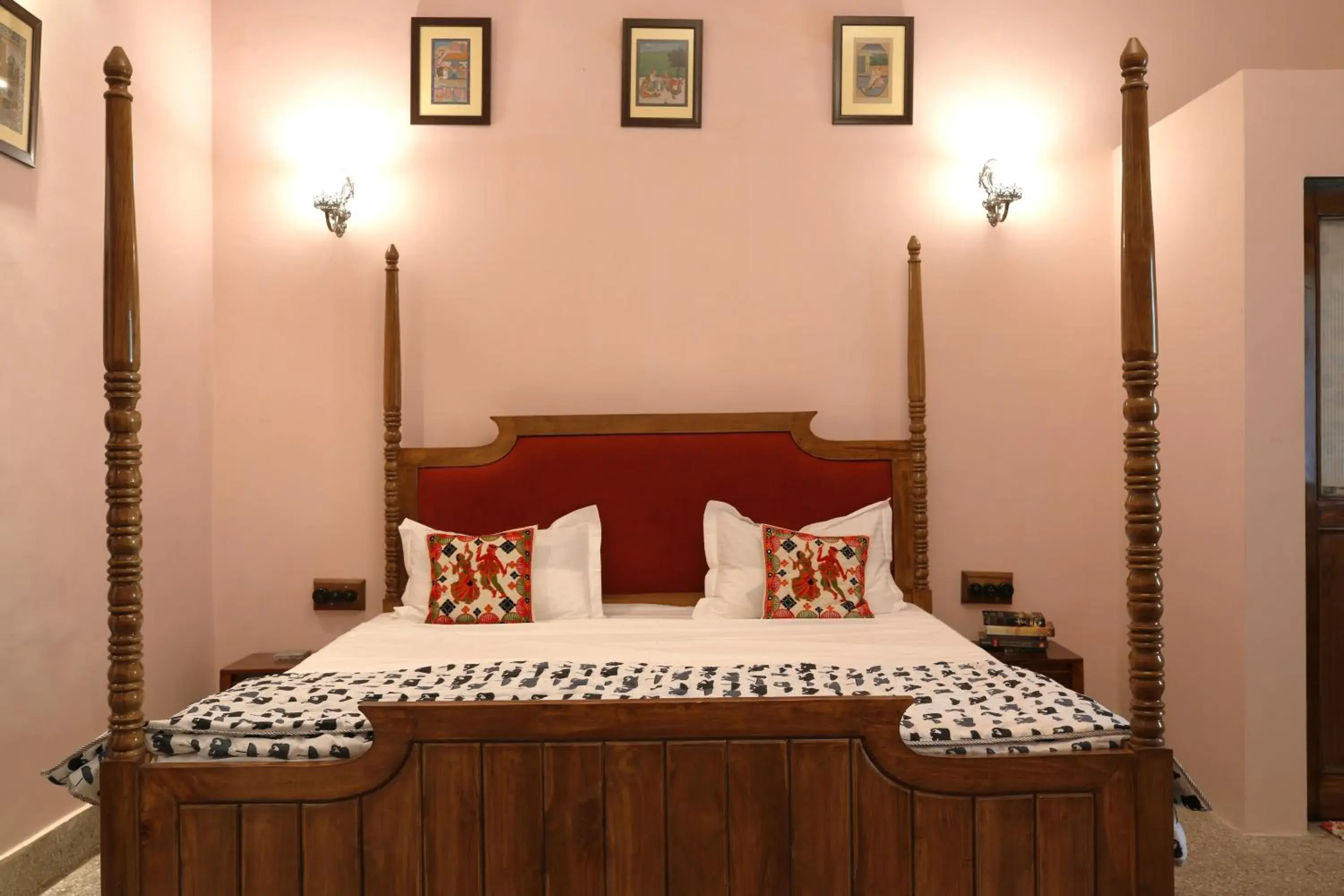 Superior King Suite - single occupancy in House of Amer Superior King Suite - single occupancy in House of Amer