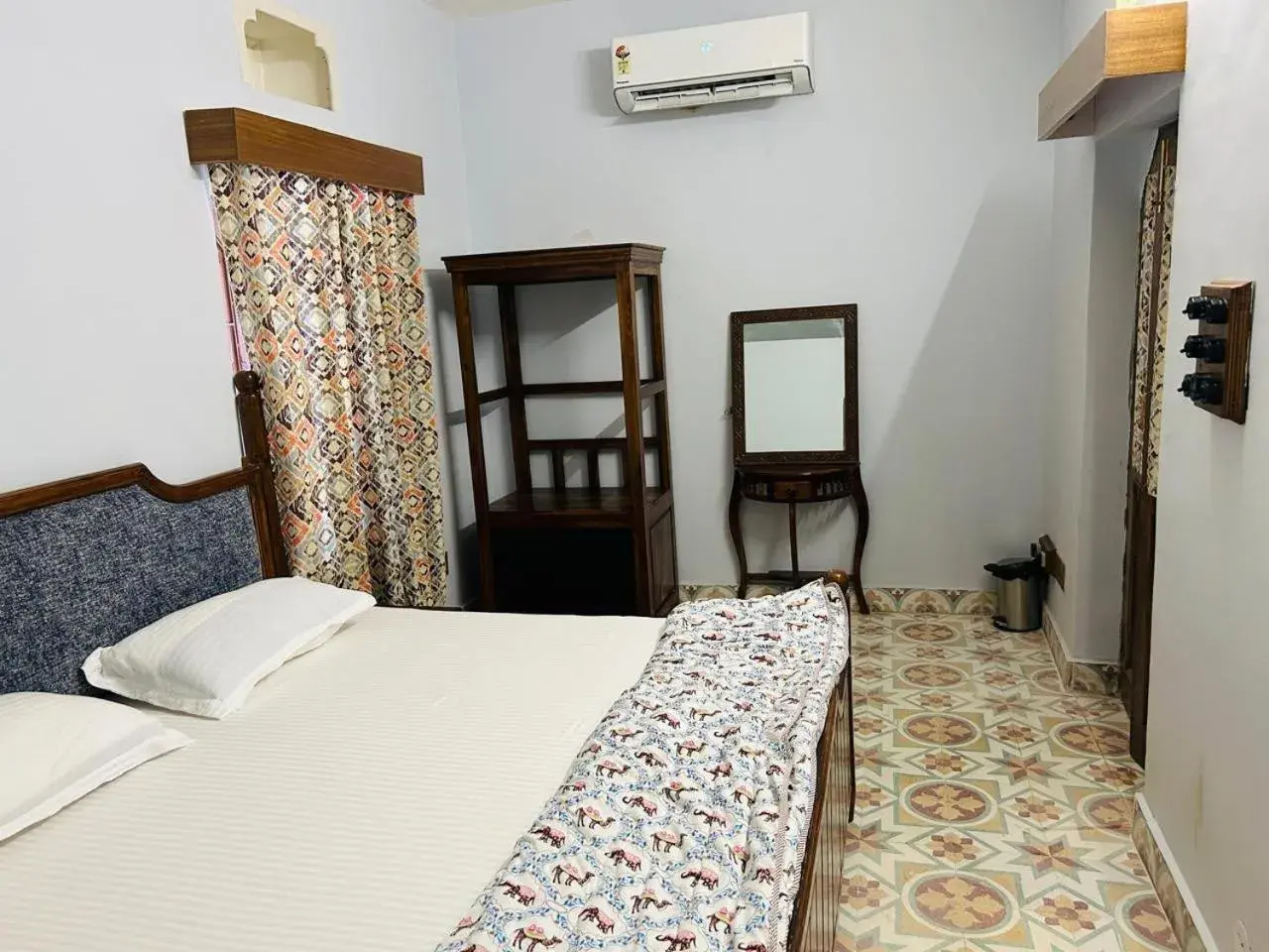 Deluxe Queen Room - single occupancy in House of Amer Deluxe Queen Room - single occupancy in House of Amer