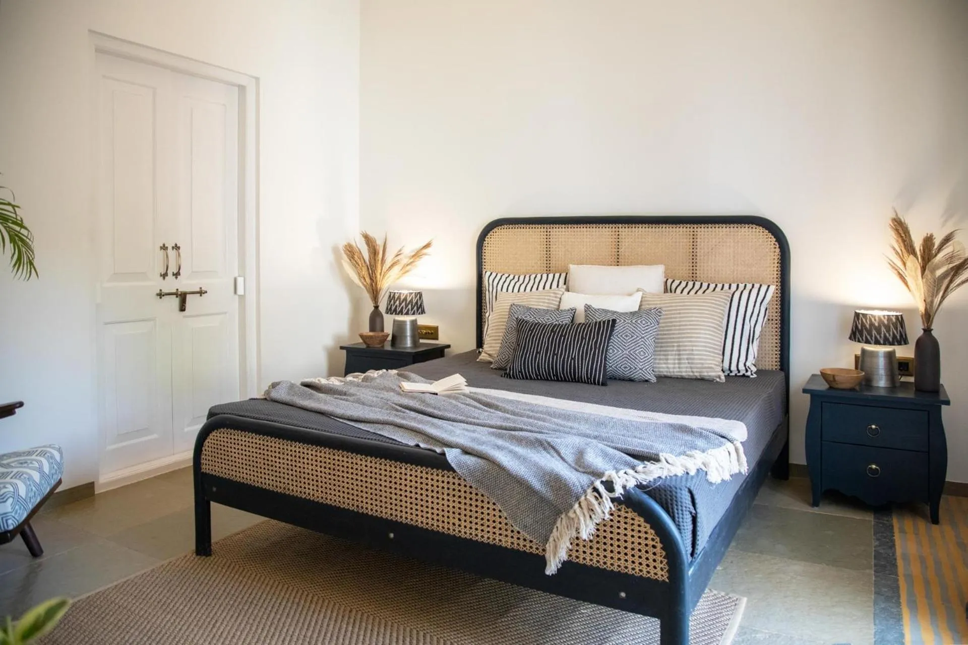 Bed in LohonoStays Colina Villa F