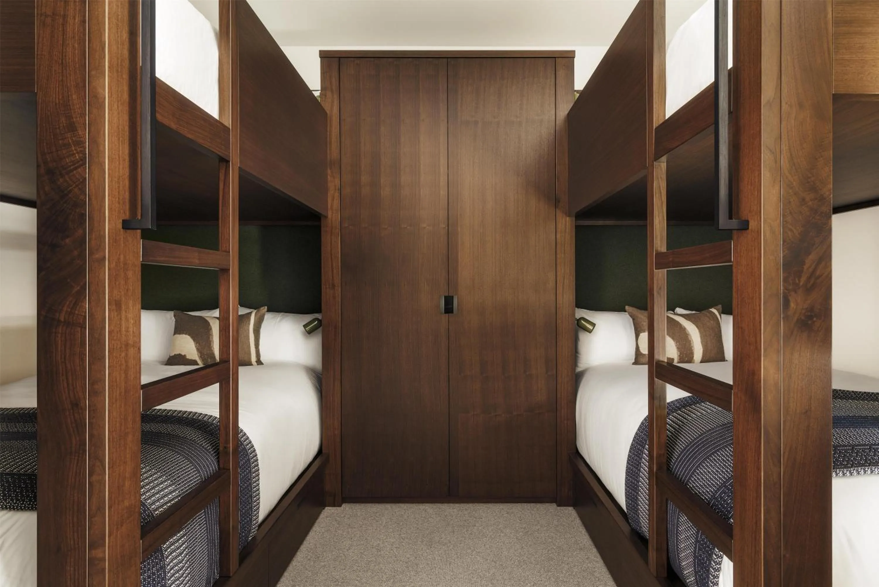 Photo of the whole room, Bed in One&Only Moonlight Basin