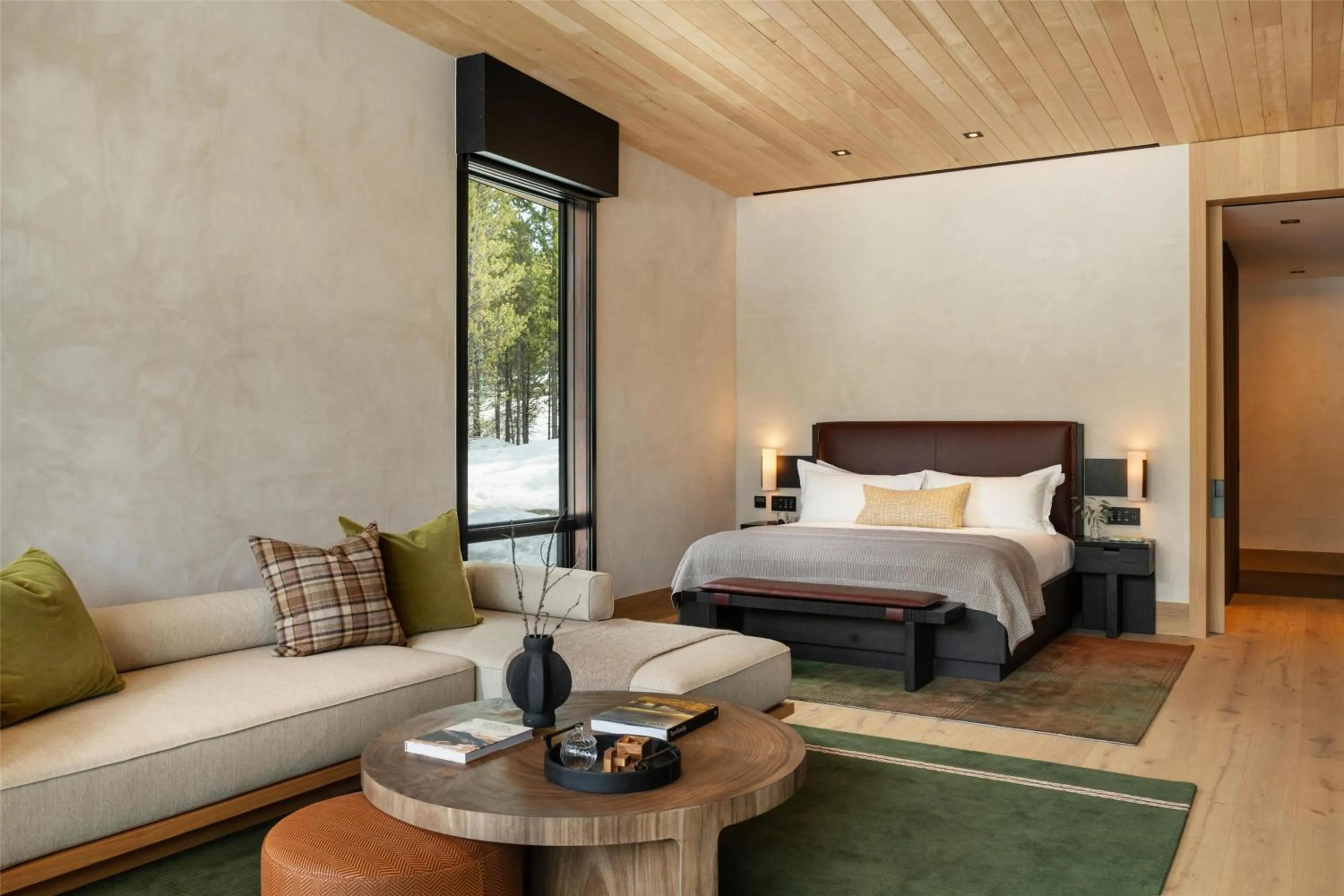 Photo of the whole room, Bed in One&Only Moonlight Basin