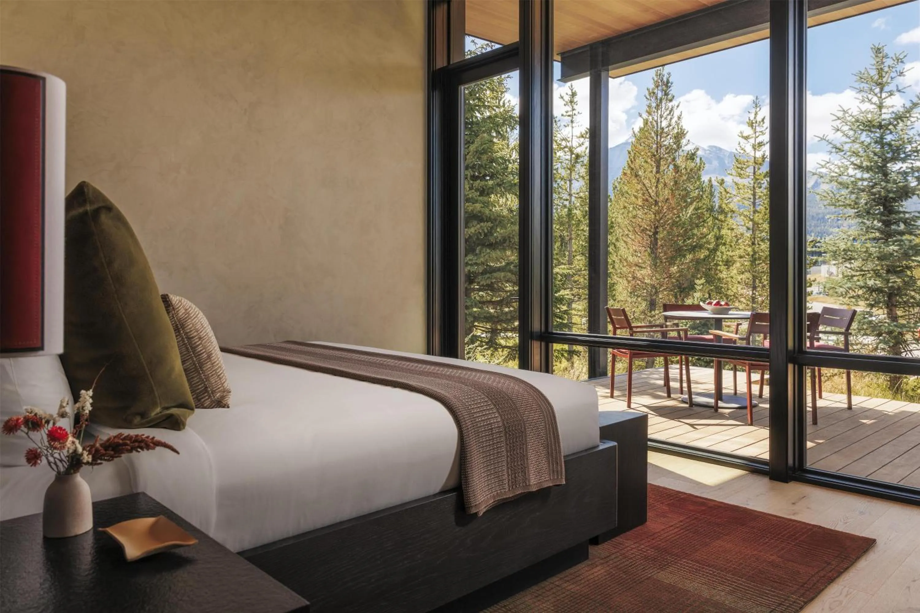 Photo of the whole room, Bed in One&Only Moonlight Basin