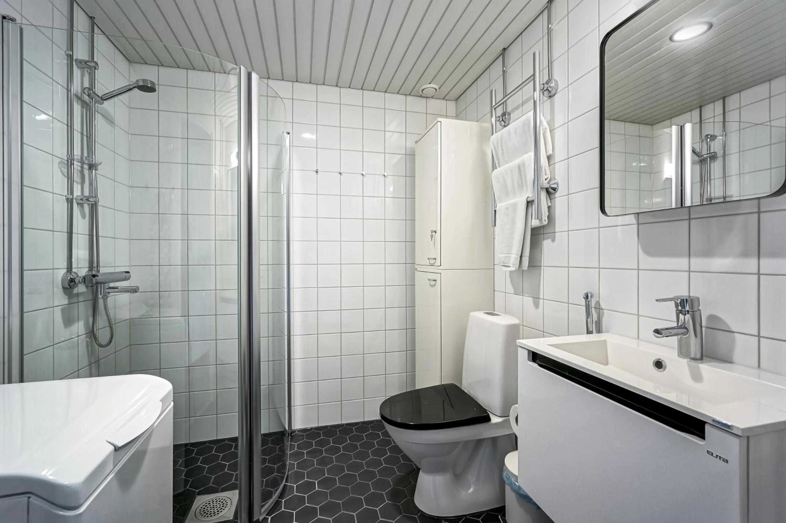 Bathroom in Forenom Serviced Apartments Espoo Tapiola