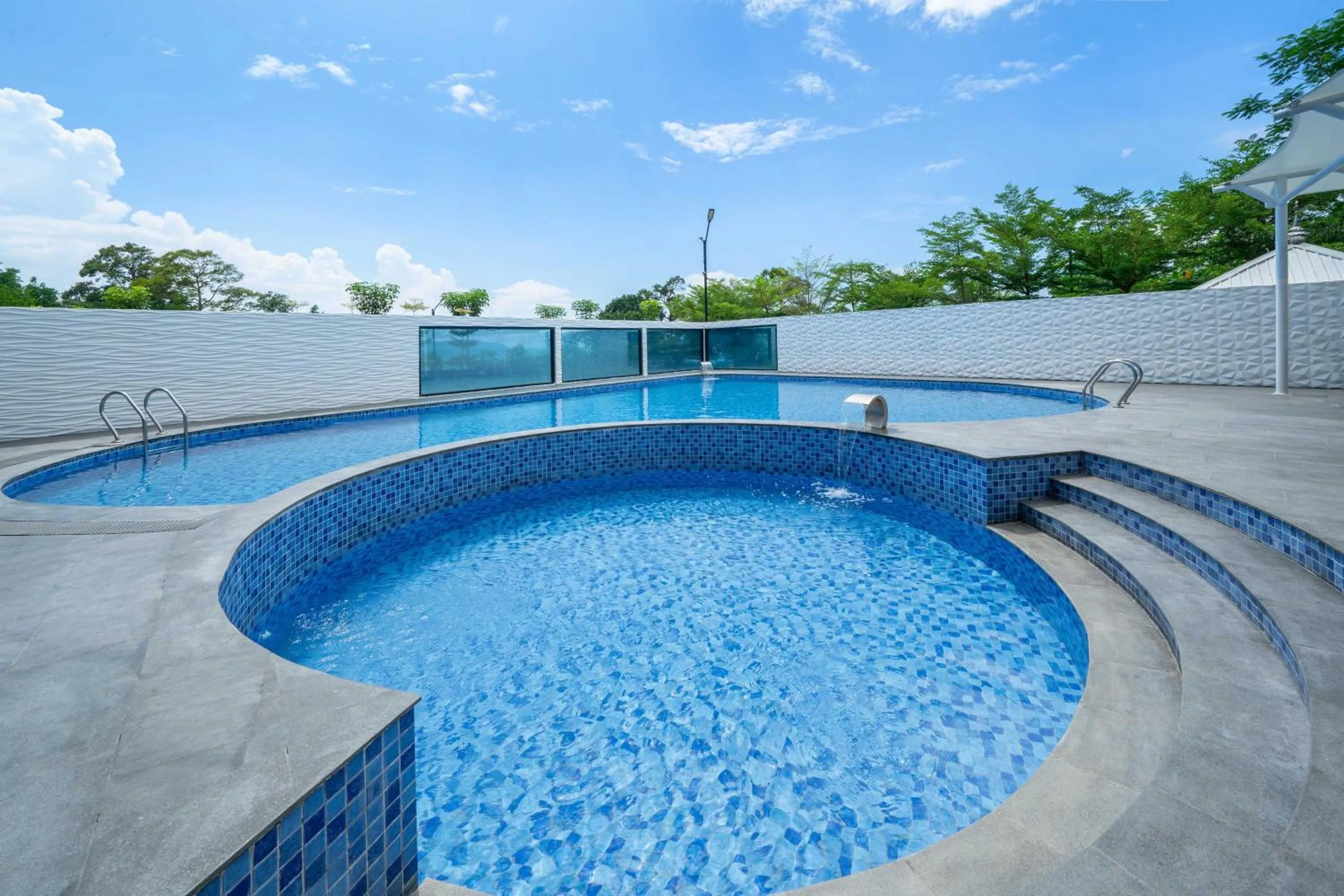 Swimming pool in KYRIAD M2 LAMPUNG