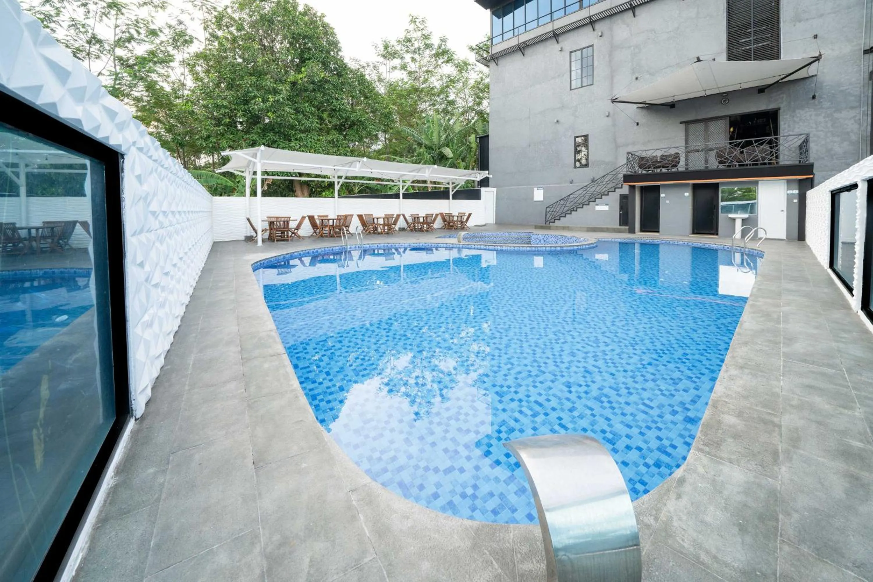 Swimming pool in KYRIAD M2 LAMPUNG