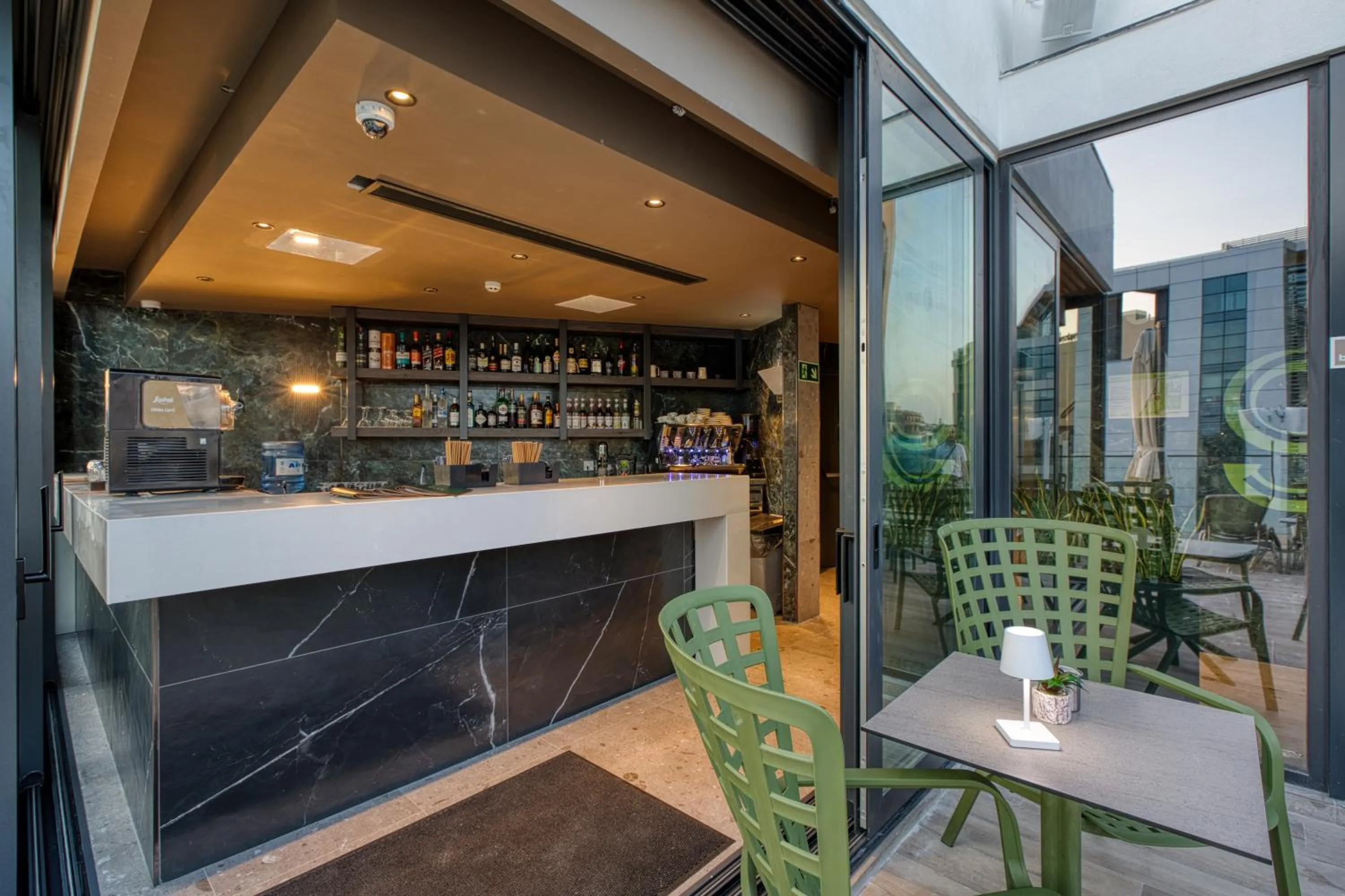 Lounge or bar in VITA Hotel & Rooftop