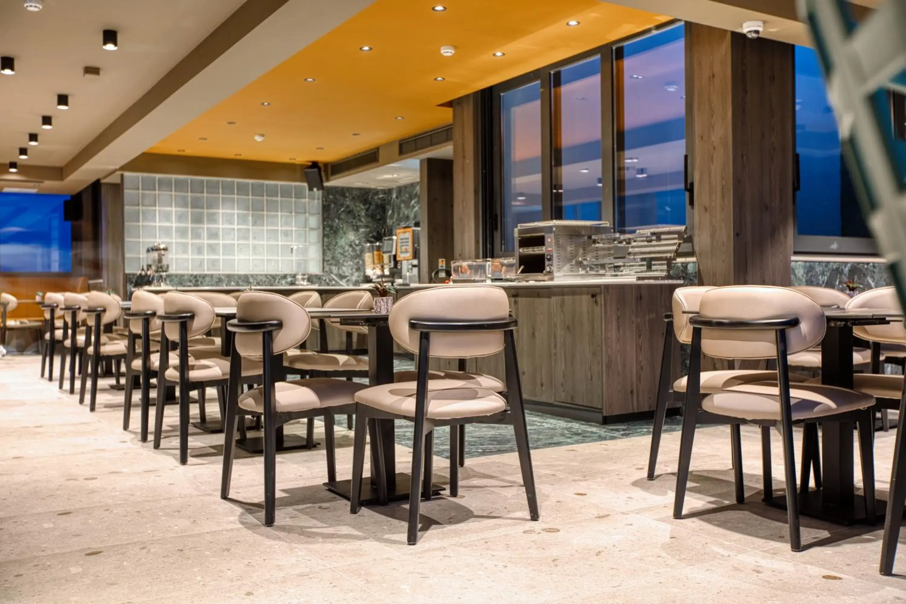 Restaurant/places to eat in VITA Hotel & Rooftop Restaurant/places to eat in VITA Hotel & Rooftop