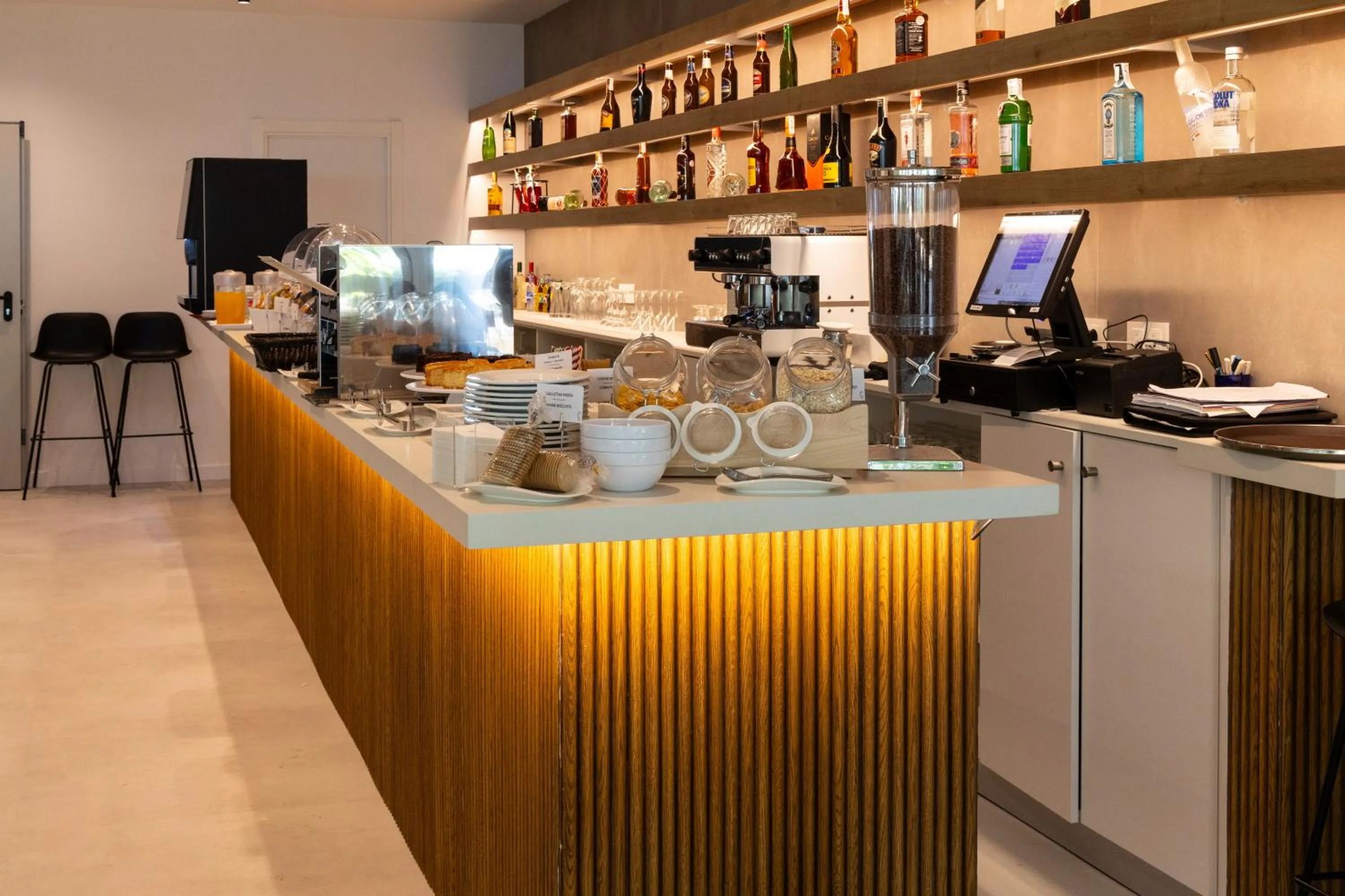 Lounge or bar in Hotel Calella by Beatriz Hoteles