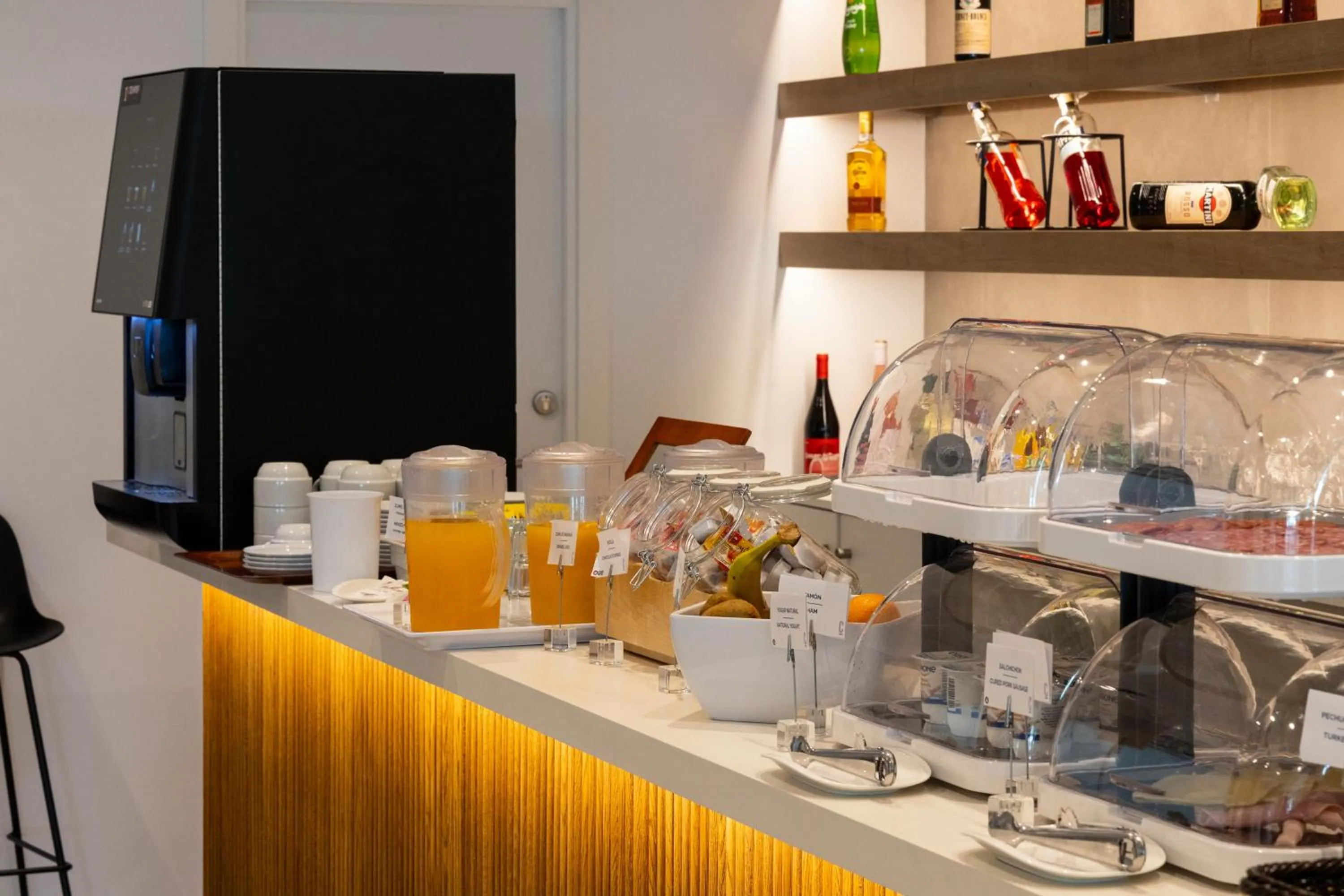 Lounge or bar in Hotel Calella by Beatriz Hoteles