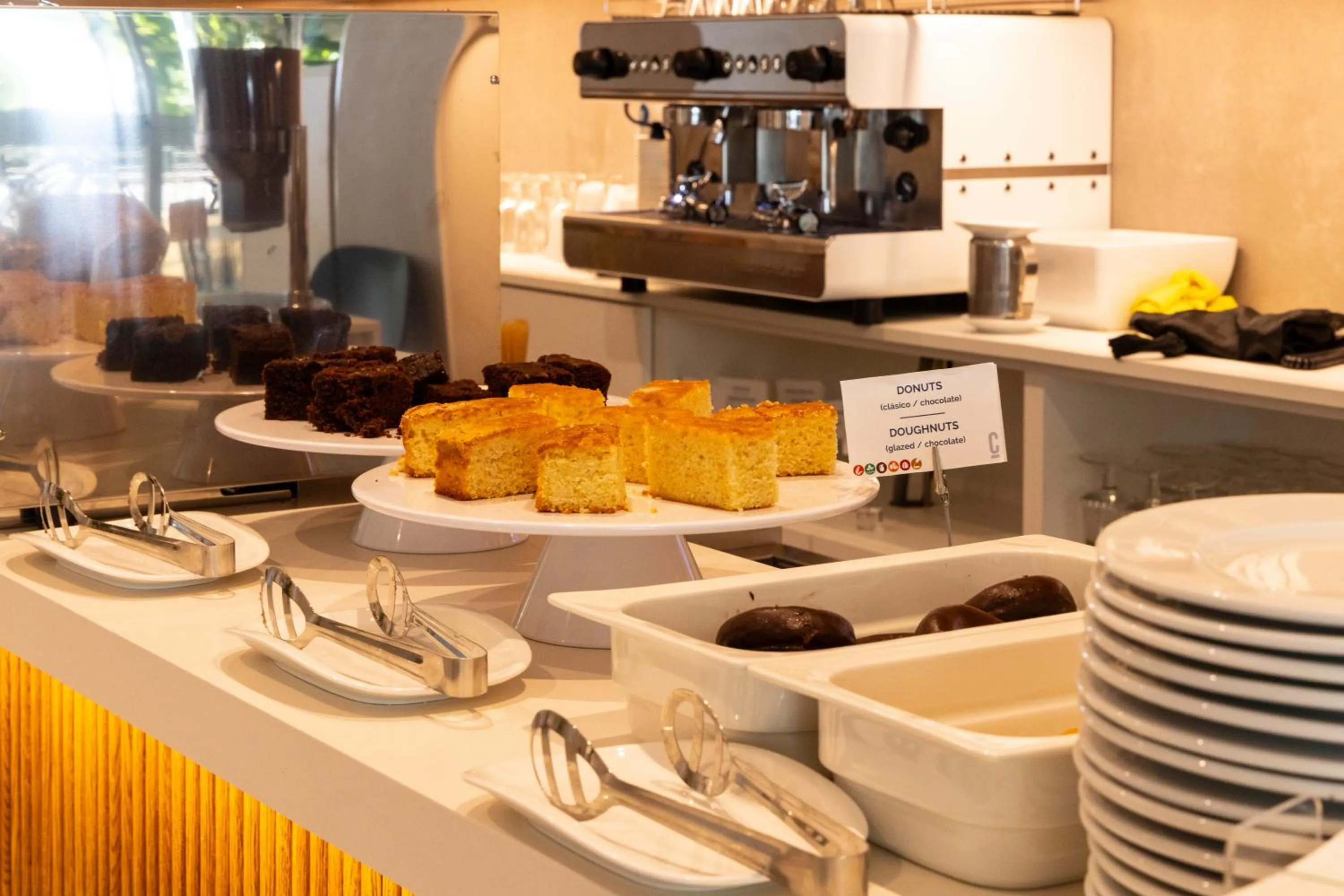 Food and drinks in Hotel Calella by Beatriz Hoteles