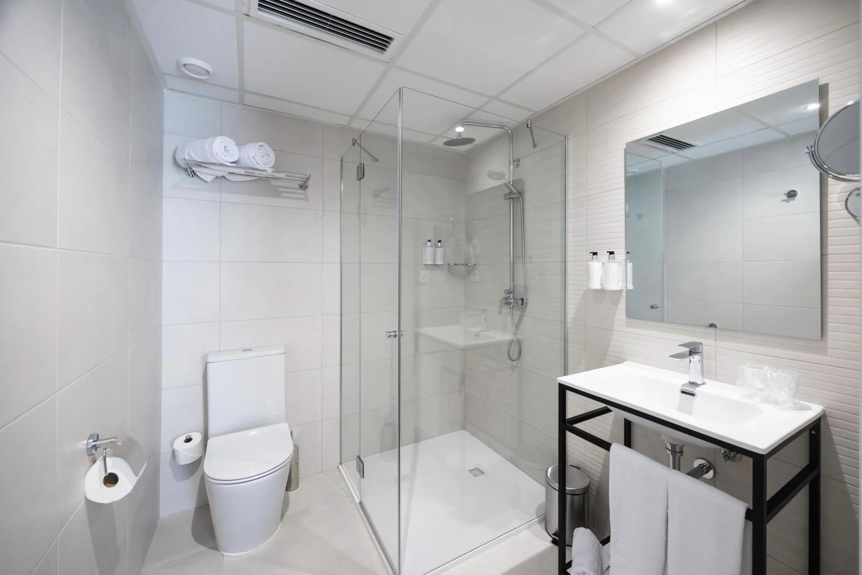 Shower in Hotel Calella by Beatriz Hoteles