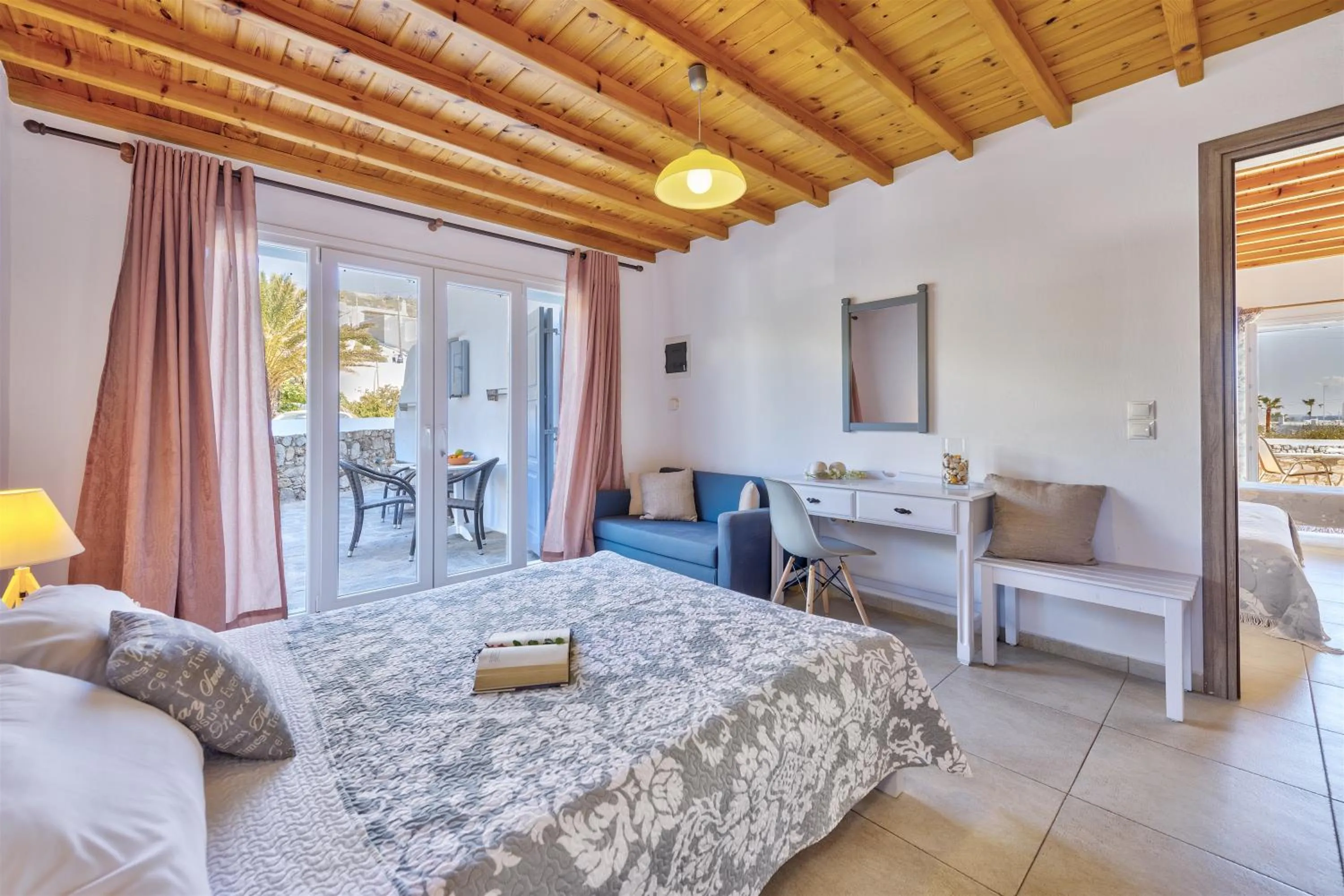 Photo of the whole room, Bed in Jewel Apartments Mykonos