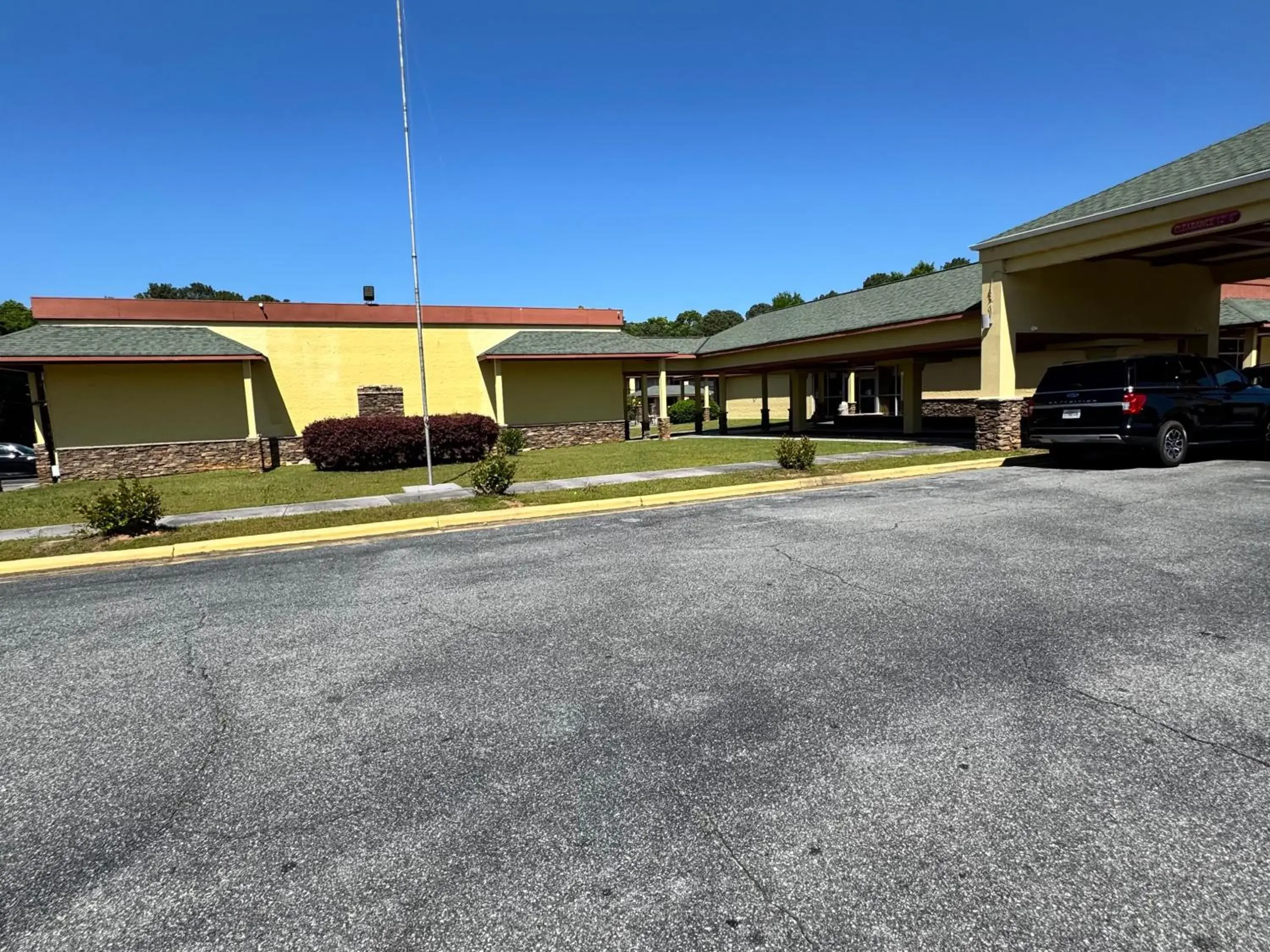 Facade/entrance in OYO Hotel Phenix City Facade/entrance in OYO Hotel Phenix City