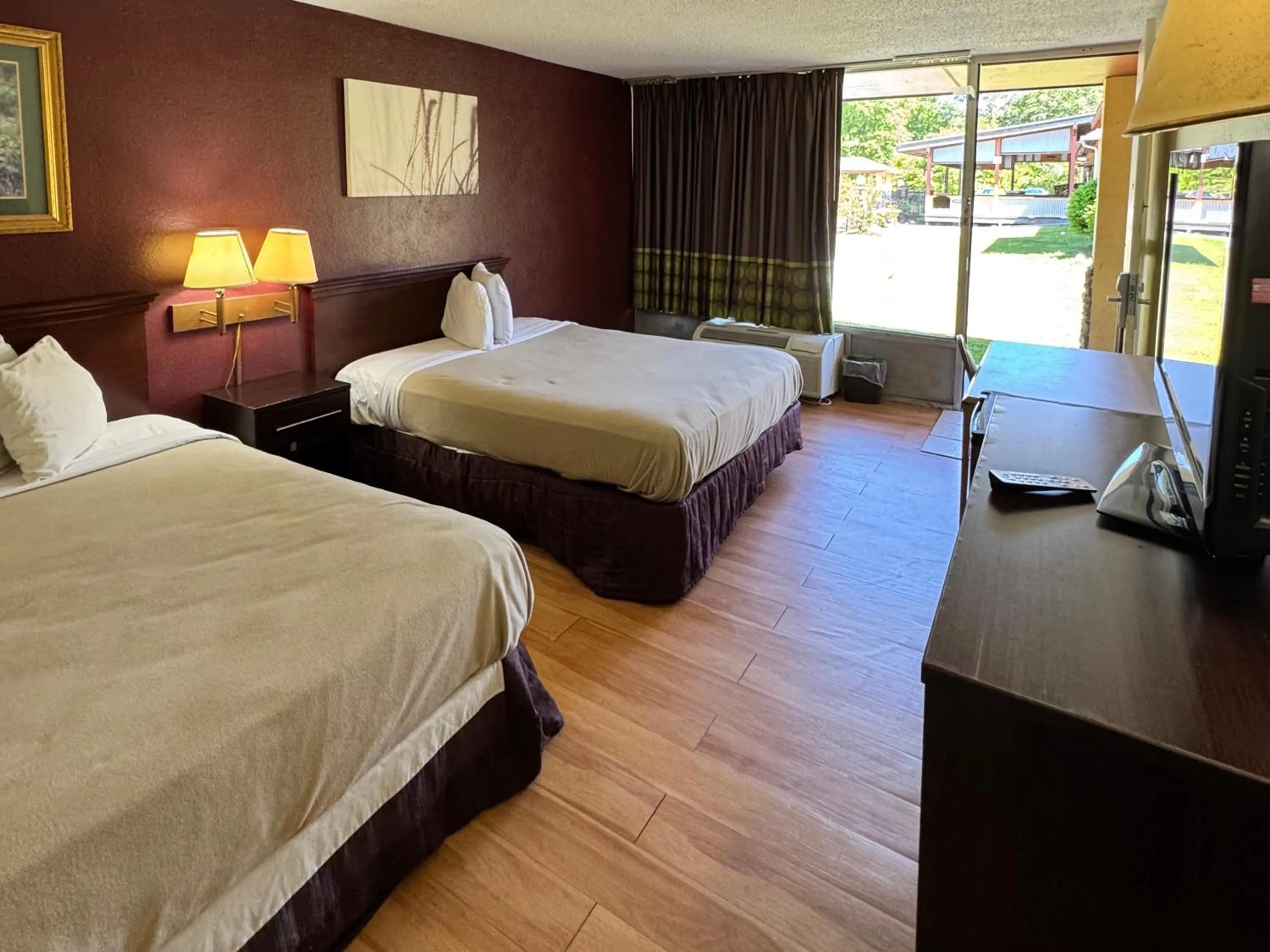 Bedroom in OYO Hotel Phenix City