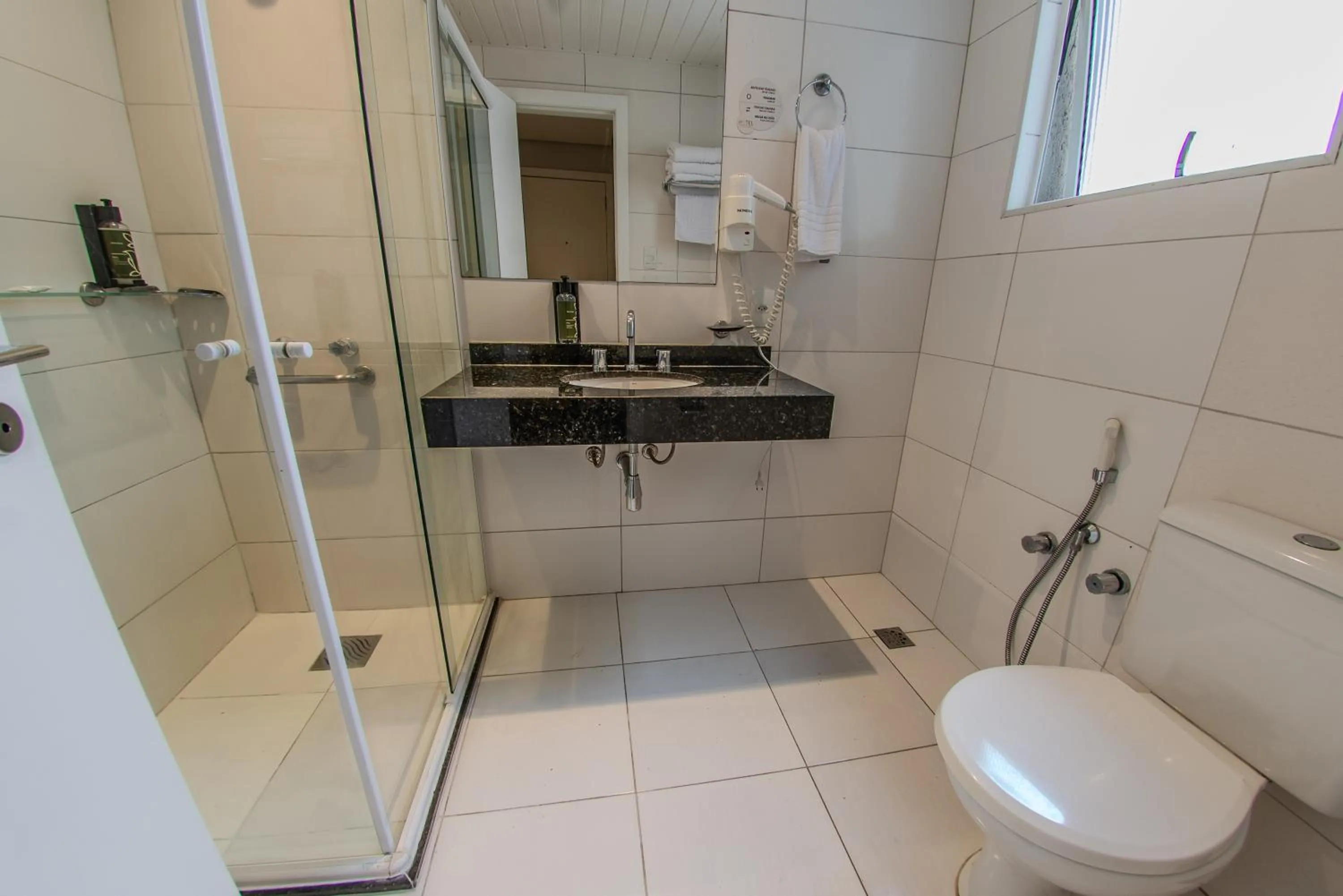 Bathroom in Hotel Centro Europeu