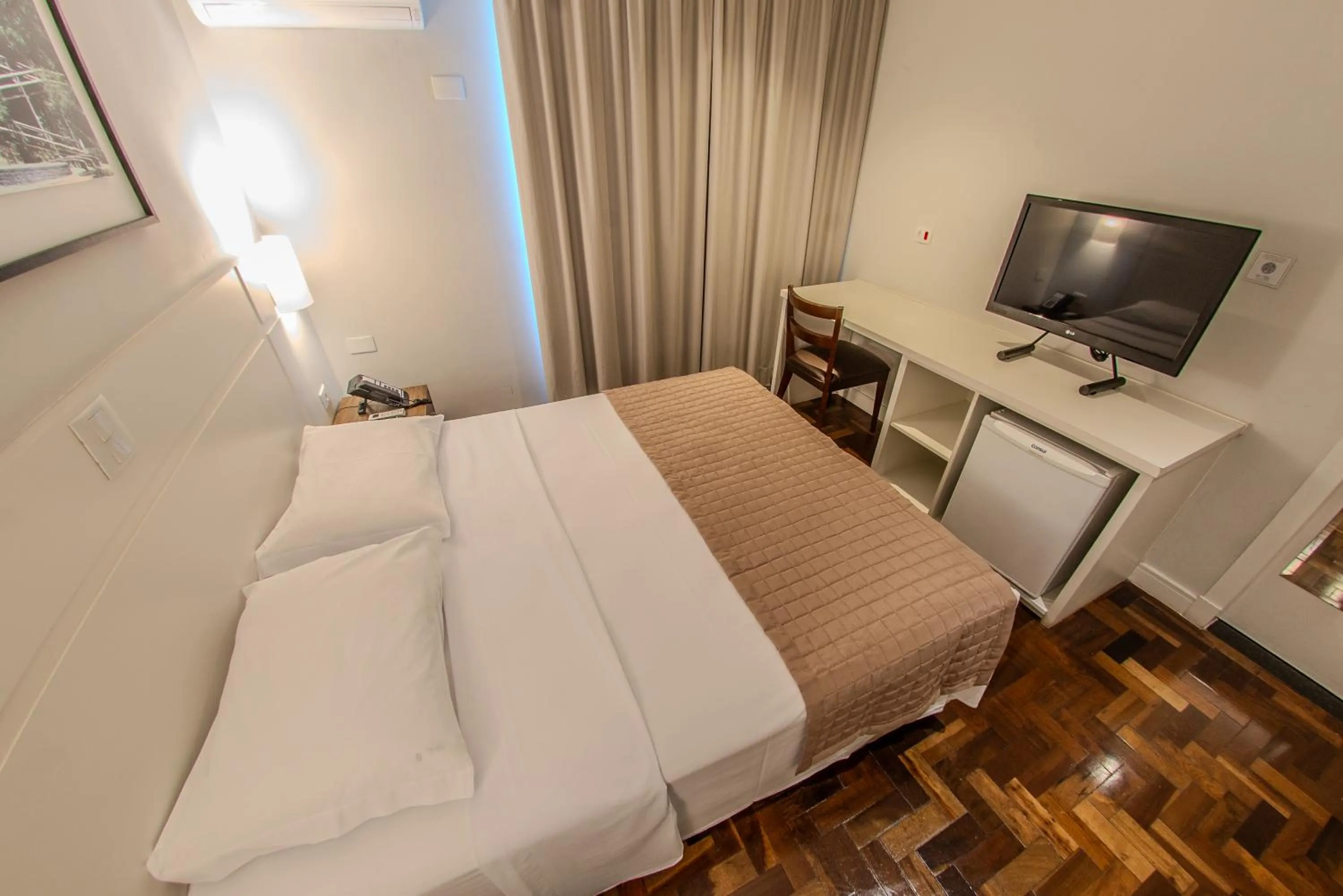 Photo of the whole room, Bed in Hotel Centro Europeu