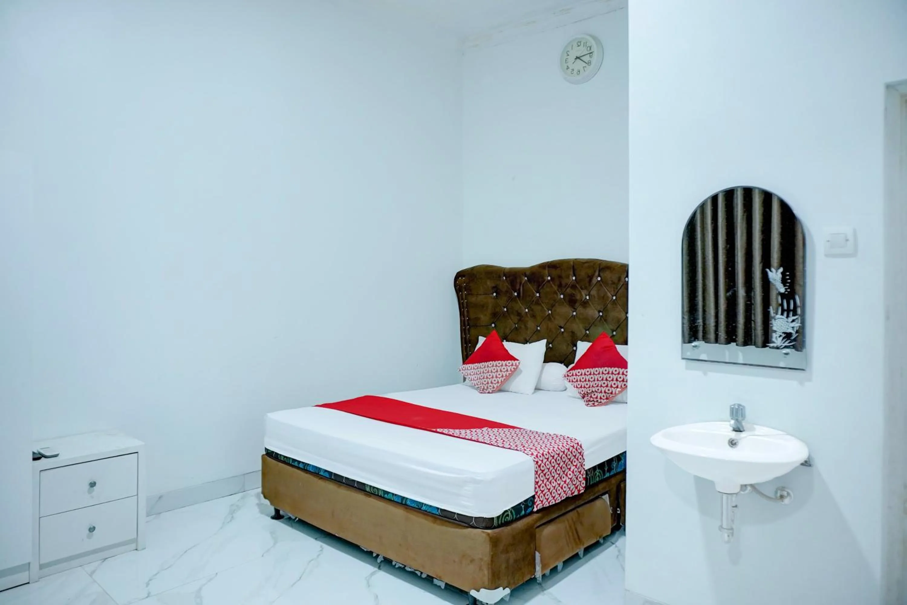 Bedroom, Bed in Hotel O Stasiun Cirebon Kejaksan Near Alun Alun Cirebon Formerly Family Homestay