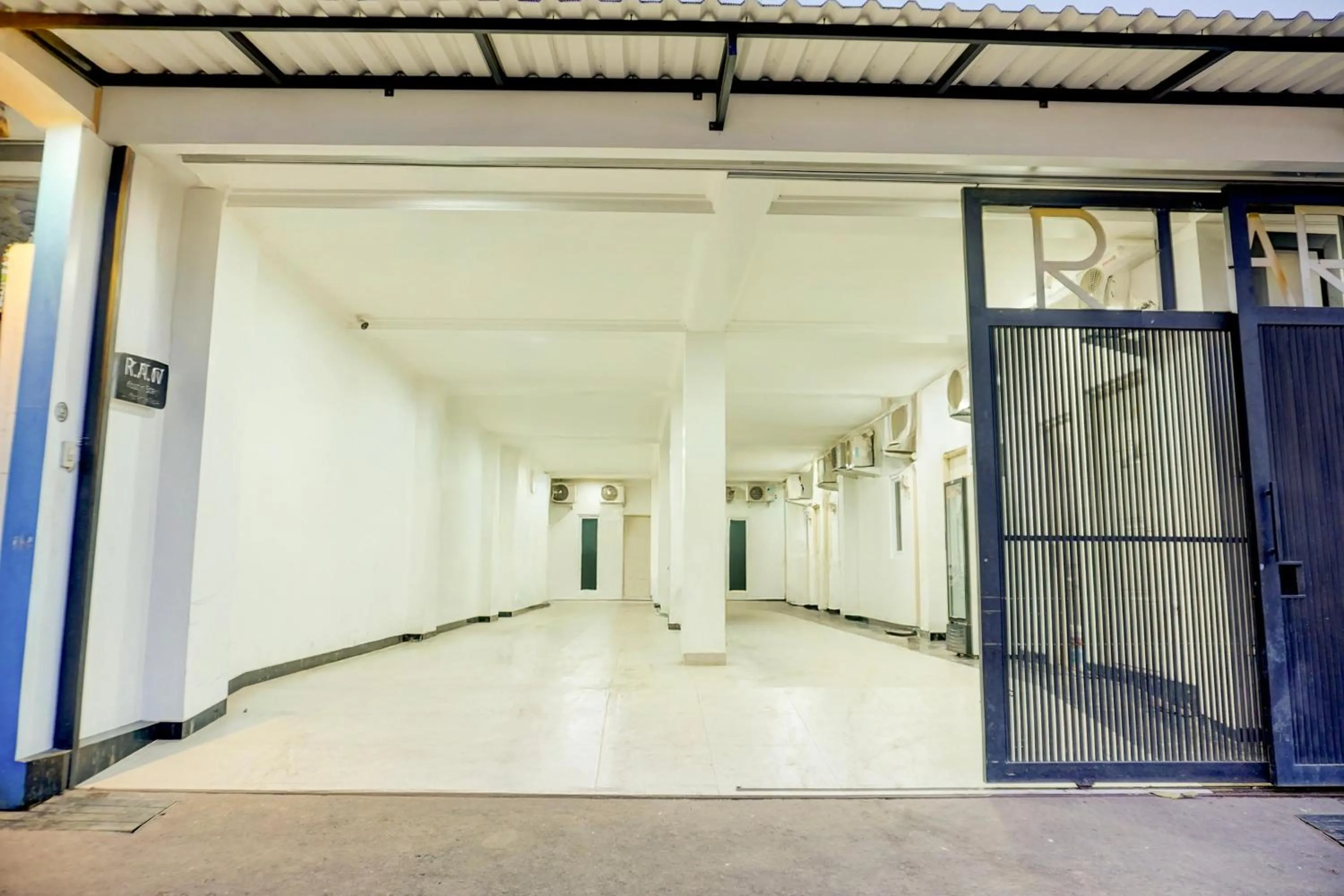 Facade/entrance in Hotel O Stasiun Cirebon Kejaksan Near Alun Alun Cirebon Formerly Family Homestay