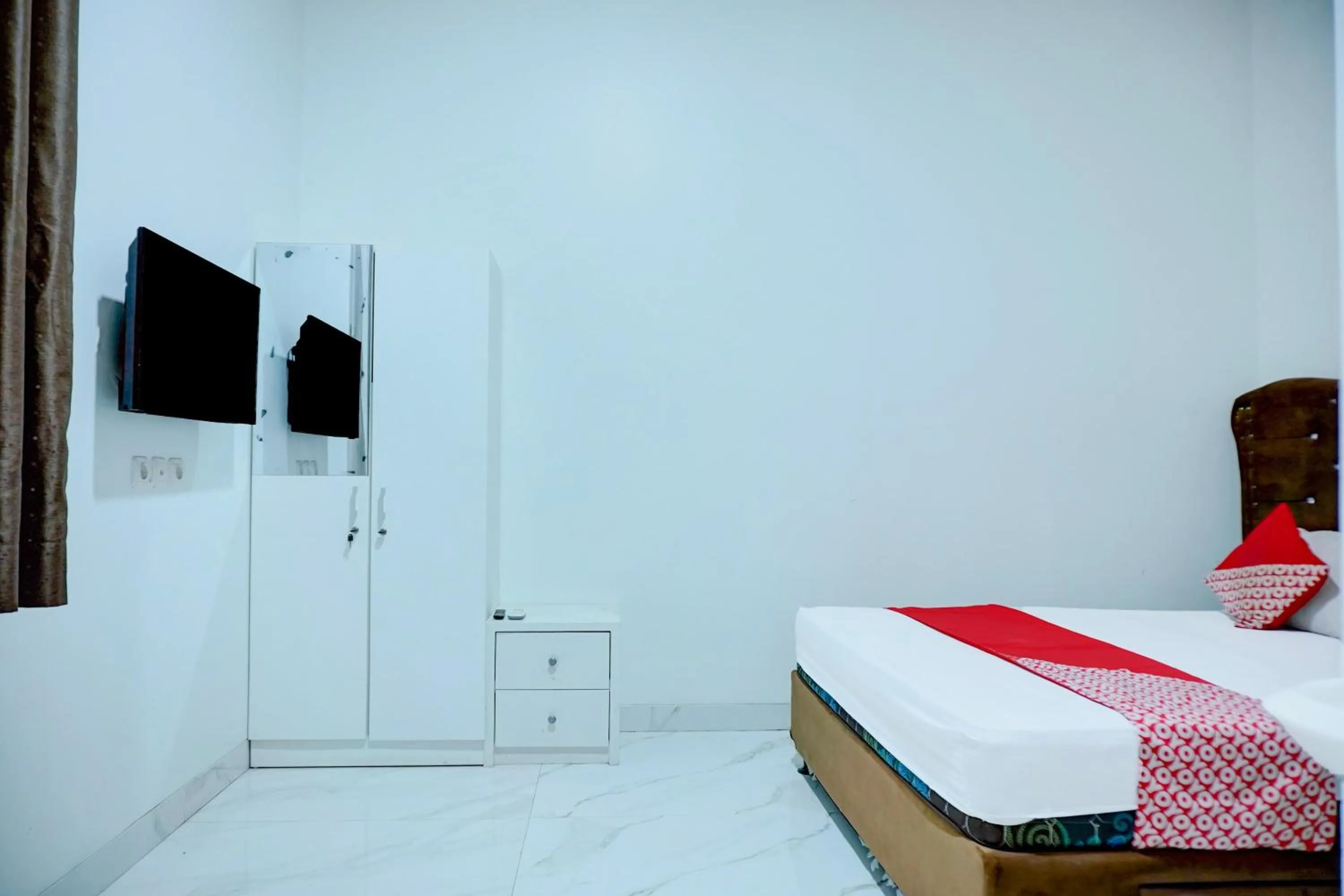 Bedroom, Bed in Hotel O Stasiun Cirebon Kejaksan Near Alun Alun Cirebon Formerly Family Homestay