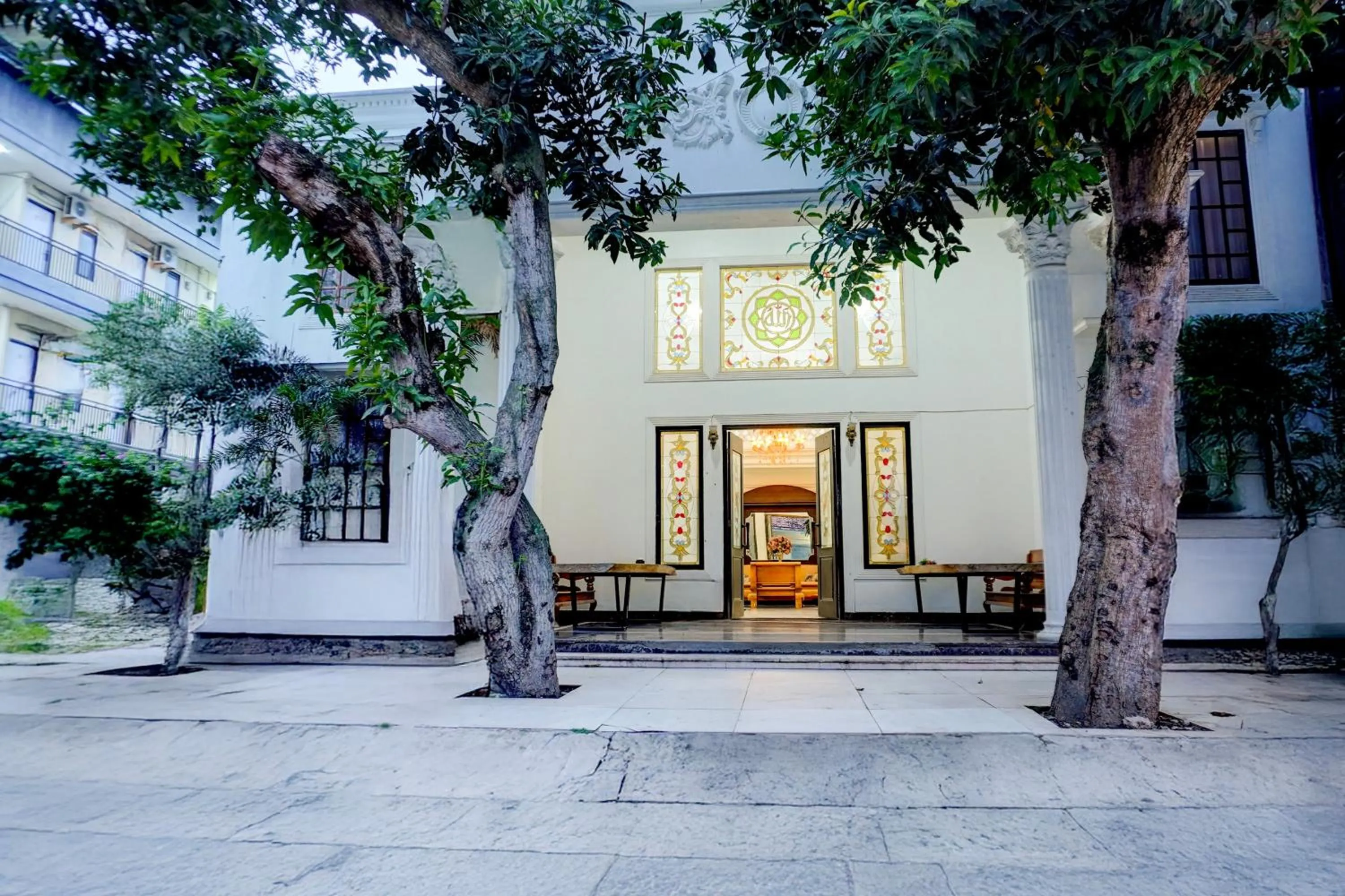 Facade/entrance in Hotel O Stasiun Cirebon Kejaksan Near Alun Alun Cirebon Formerly Family Homestay